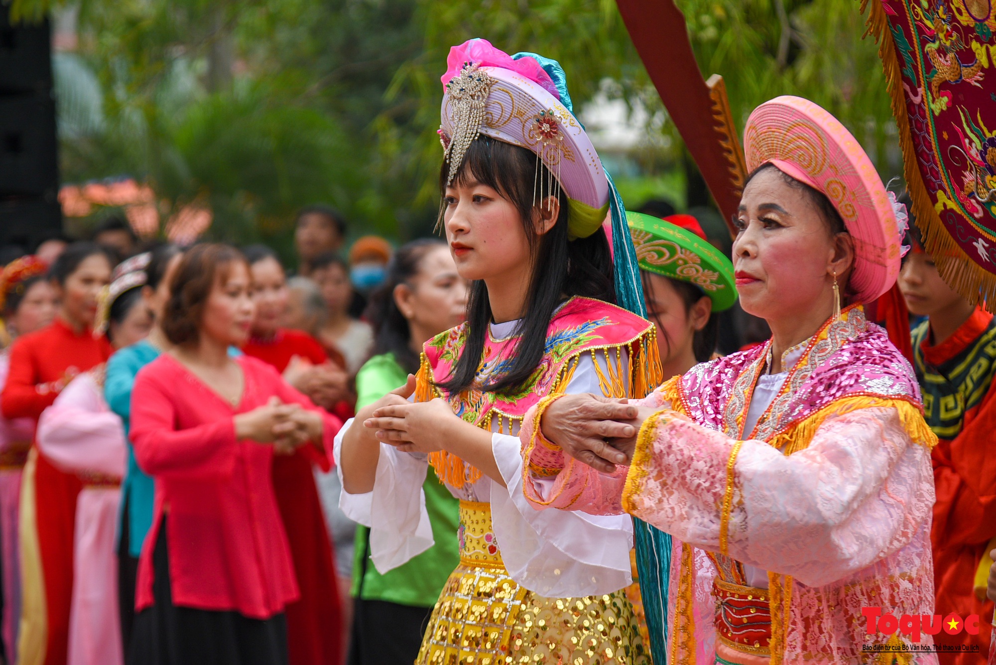 Hà Nội: Độc lạ hội thi câu ếch, bắt lươn... để kén rể - Ảnh 2.