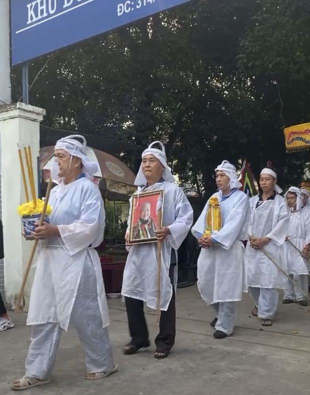 NSND Bạch Tuyết trải lòng tại đám tang NS Thiên Kim: &quot;Mình mừng vì cô đã ra đi rất đẹp&quot; - Ảnh 3.