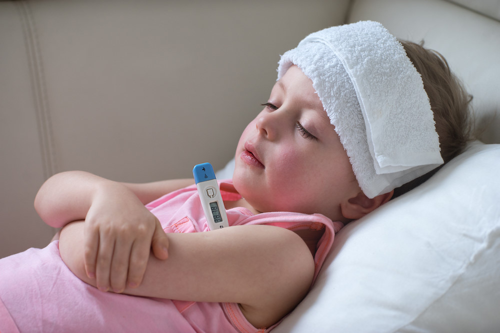 Chuyên gia khoa Nhi hướng dẫn cách sử dụng thuốc hạ sốt an toàn cho trẻ - Ảnh 2.