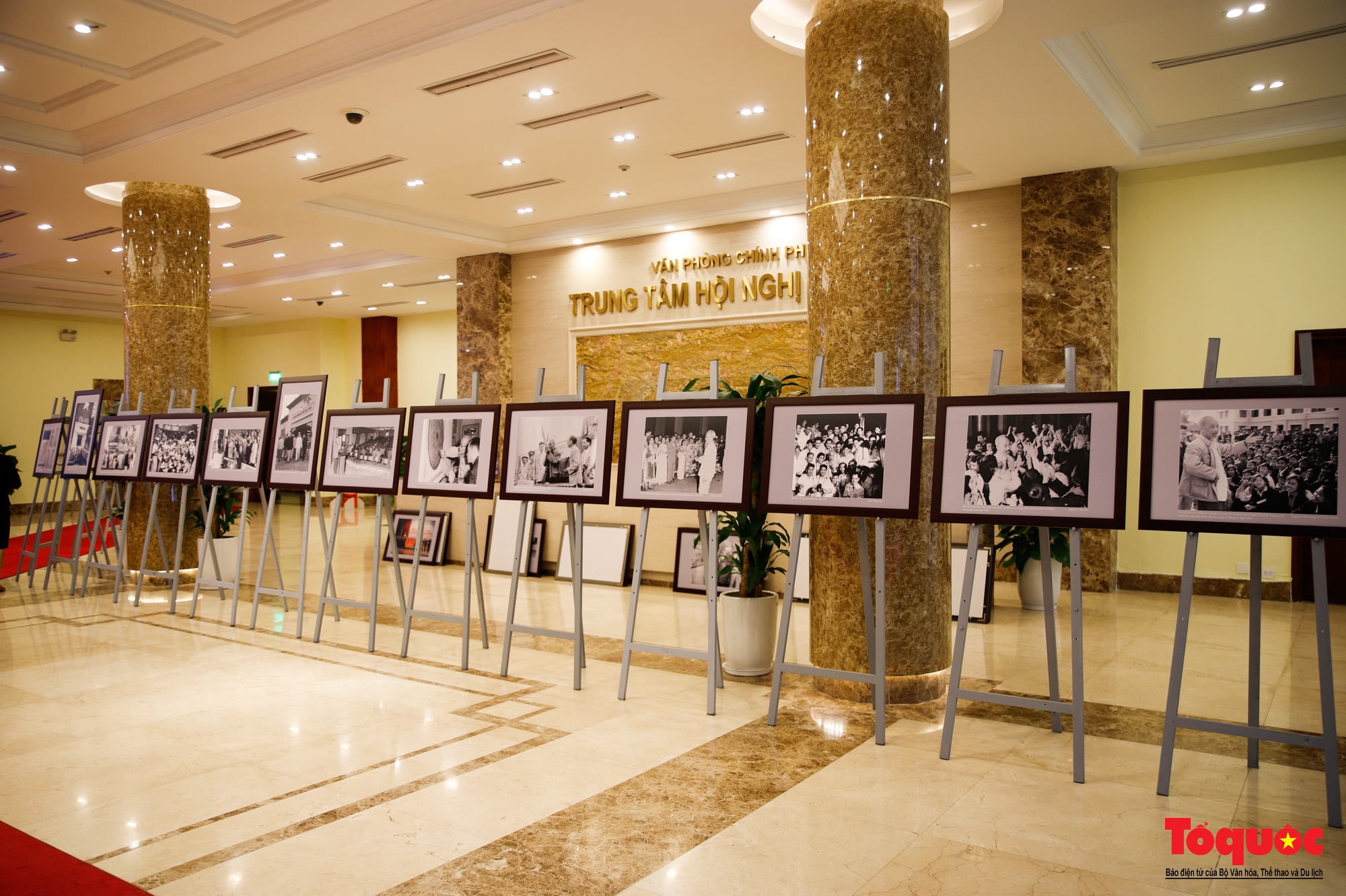 Lãnh đạo Bộ Văn hóa, Thể thao và Du lịch kiểm tra công tác chuẩn bị cho Triển lãm ảnh 80 năm Đề cương về Văn hóa Việt Nam - Ảnh 5.