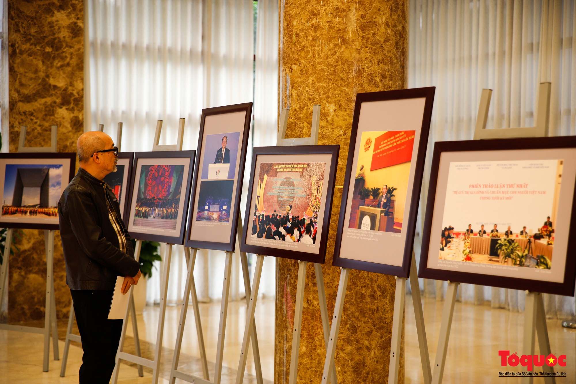 Lãnh đạo Bộ Văn hóa, Thể thao và Du lịch kiểm tra công tác chuẩn bị cho Triển lãm ảnh 80 năm Đề cương về Văn hóa Việt Nam - Ảnh 10.
