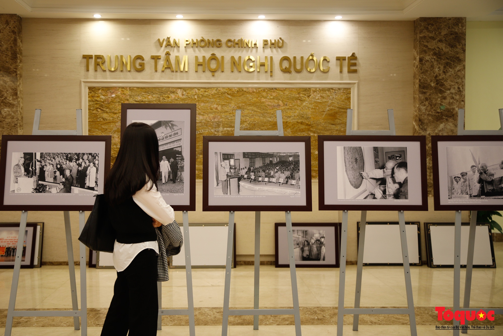 Lãnh đạo Bộ Văn hóa, Thể thao và Du lịch kiểm tra công tác chuẩn bị cho Triển lãm ảnh 80 năm Đề cương về Văn hóa Việt Nam - Ảnh 7.
