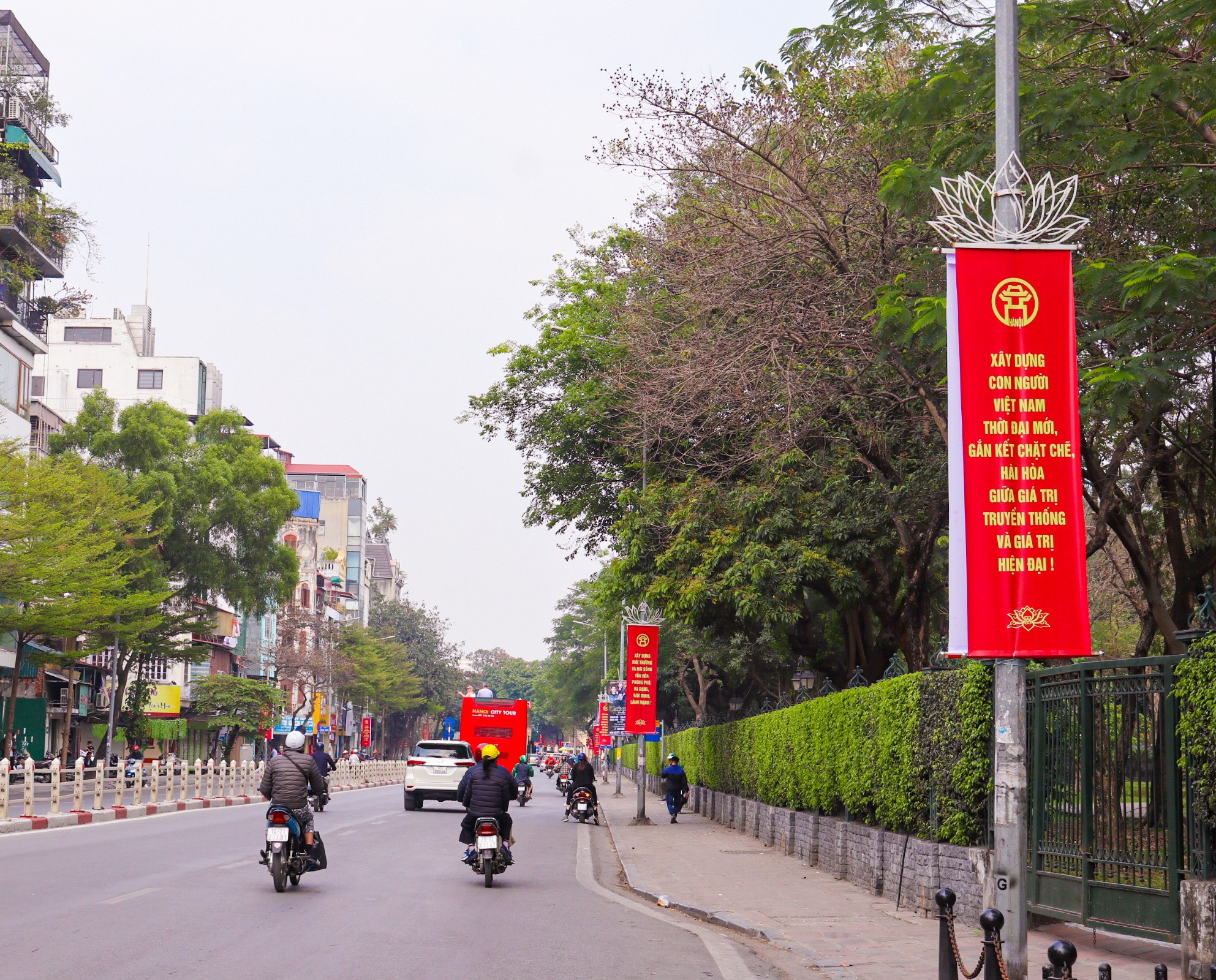 Tuyên truyền kỷ niệm 80 năm &quot;Đề cương về văn hoá Việt Nam&quot; trên khắp đường phố Hà Nội - Ảnh 7.