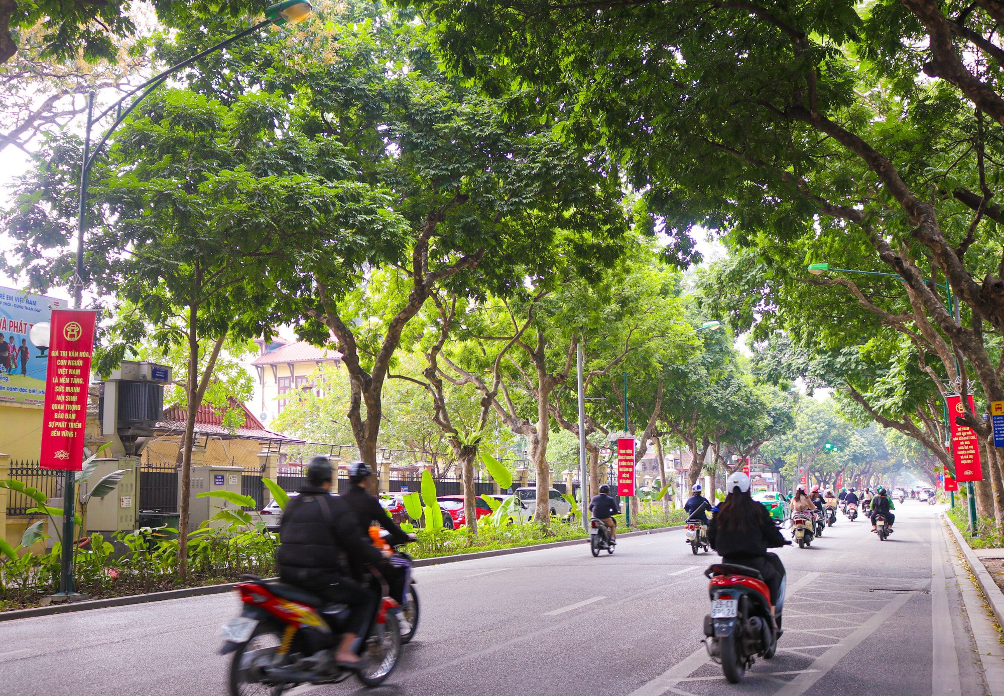 Tuyên truyền kỷ niệm 80 năm &quot;Đề cương về văn hoá Việt Nam&quot; trên khắp đường phố Hà Nội - Ảnh 2.