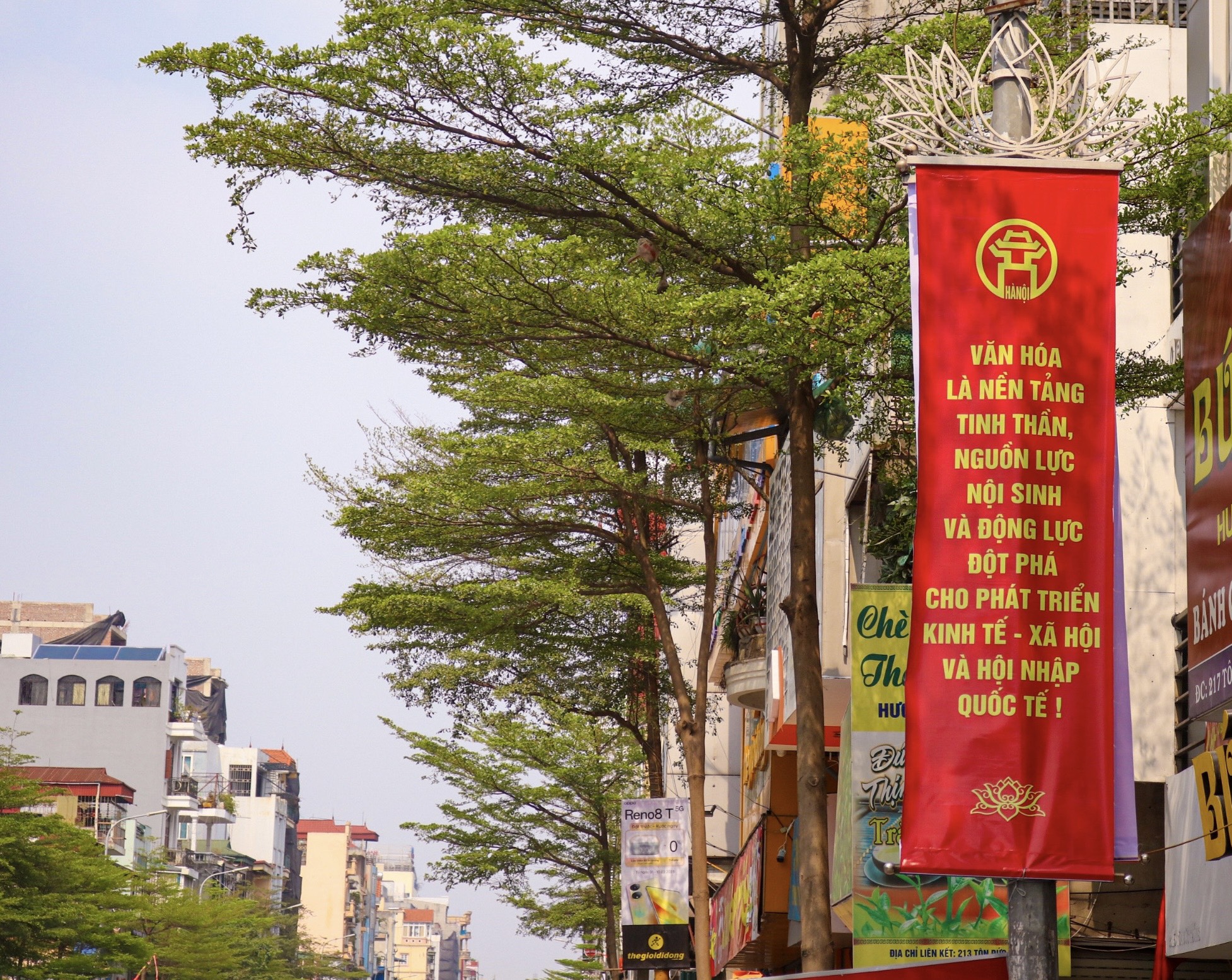 Hà Nội trang trí đường phố kỷ niệm 80 năm &quot;Đề cương về văn hoá Việt Nam&quot;  - Ảnh 1.