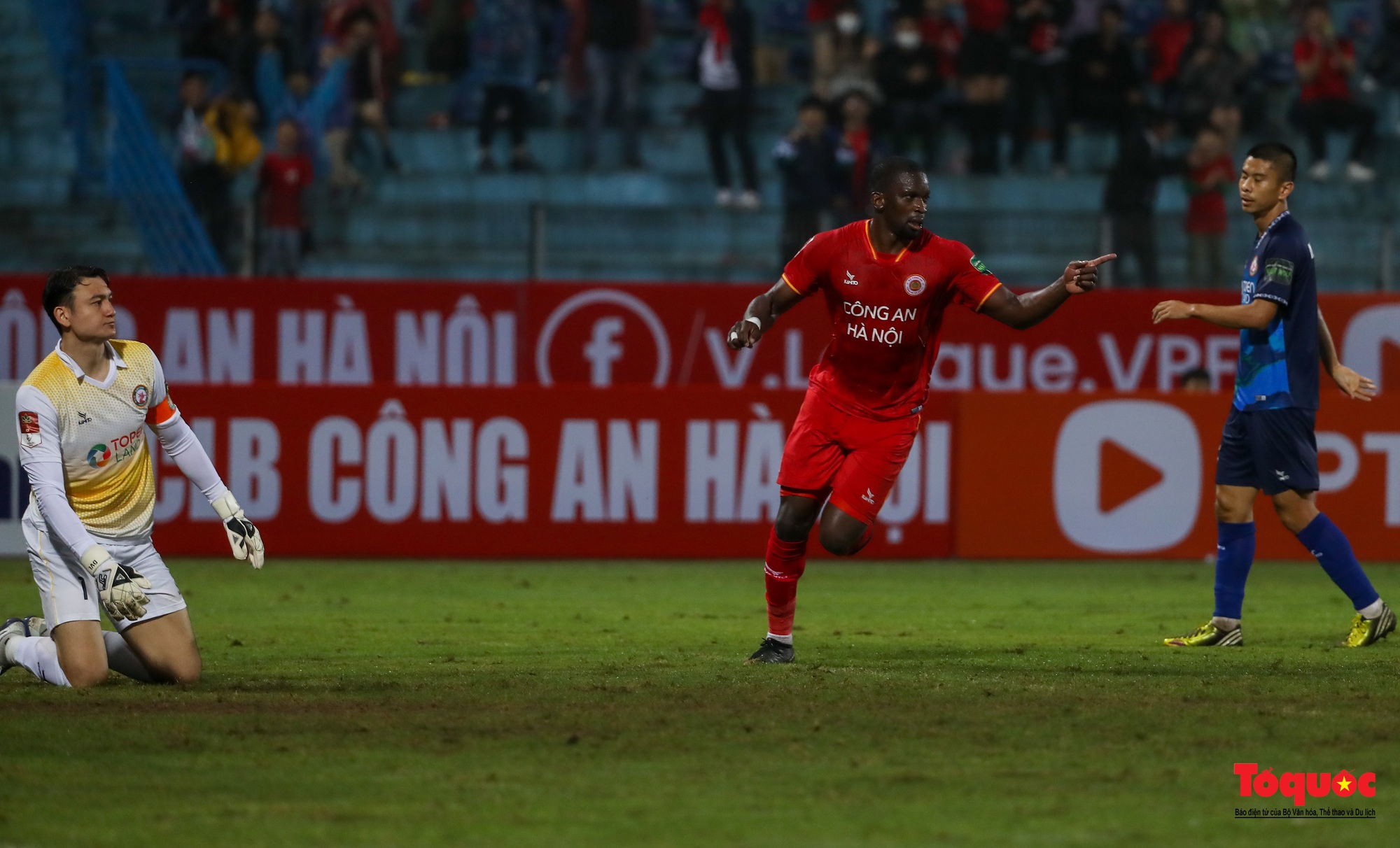 Công an Hà Nội có chiến thắng 5 sao trước Topeland Bình Định trong ngày trở lại V-League - Ảnh 15.