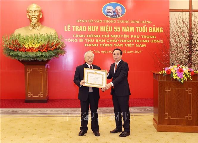 Lễ trao Huy hiệu 55 năm tuổi Đảng tặng Tổng Bí thư Nguyễn Phú Trọng - Ảnh 2.
