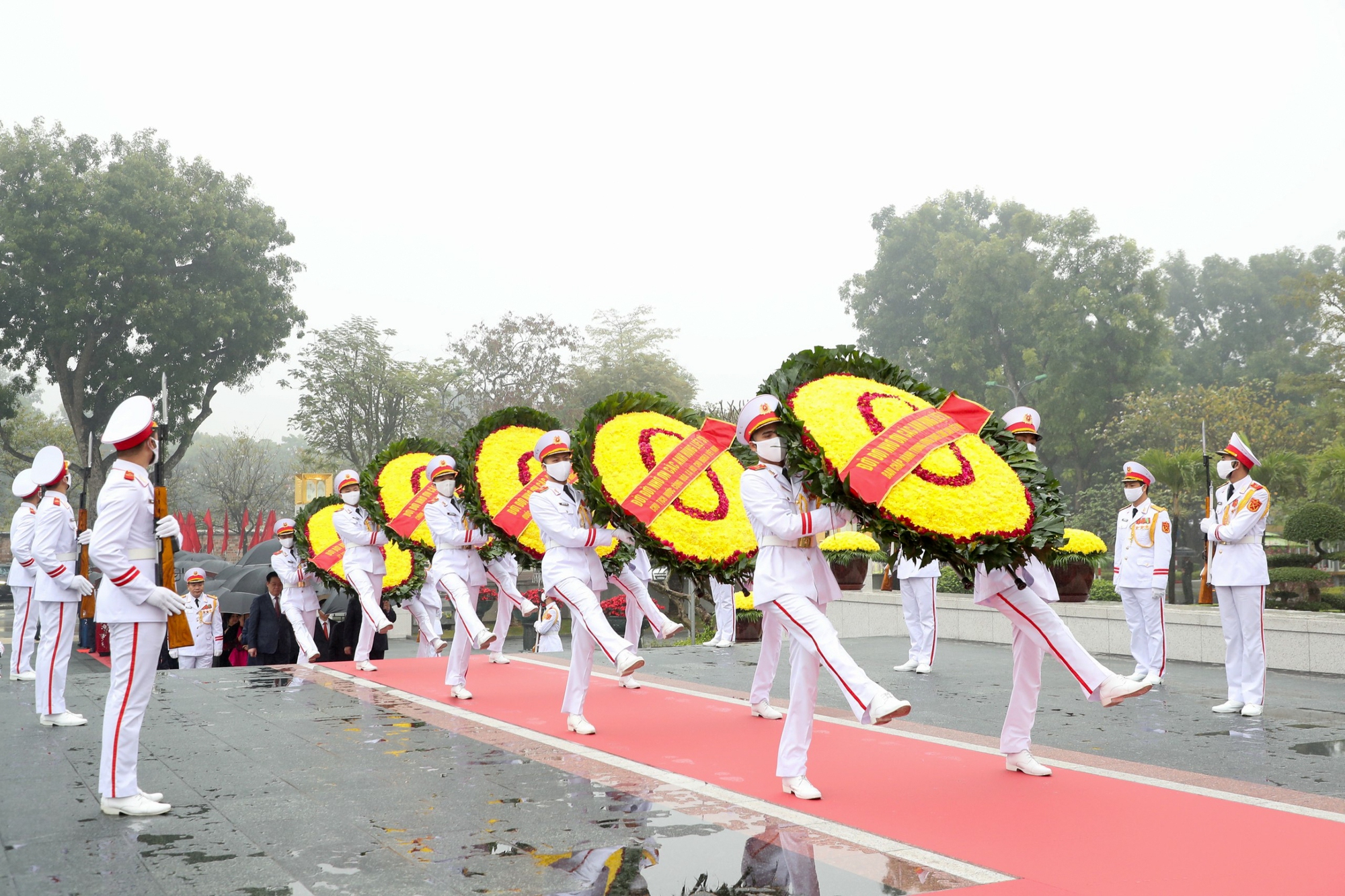 Lãnh đạo Đảng, Nhà nước vào Lăng viếng Chủ tịch Hồ Chí Minh - Ảnh 8.