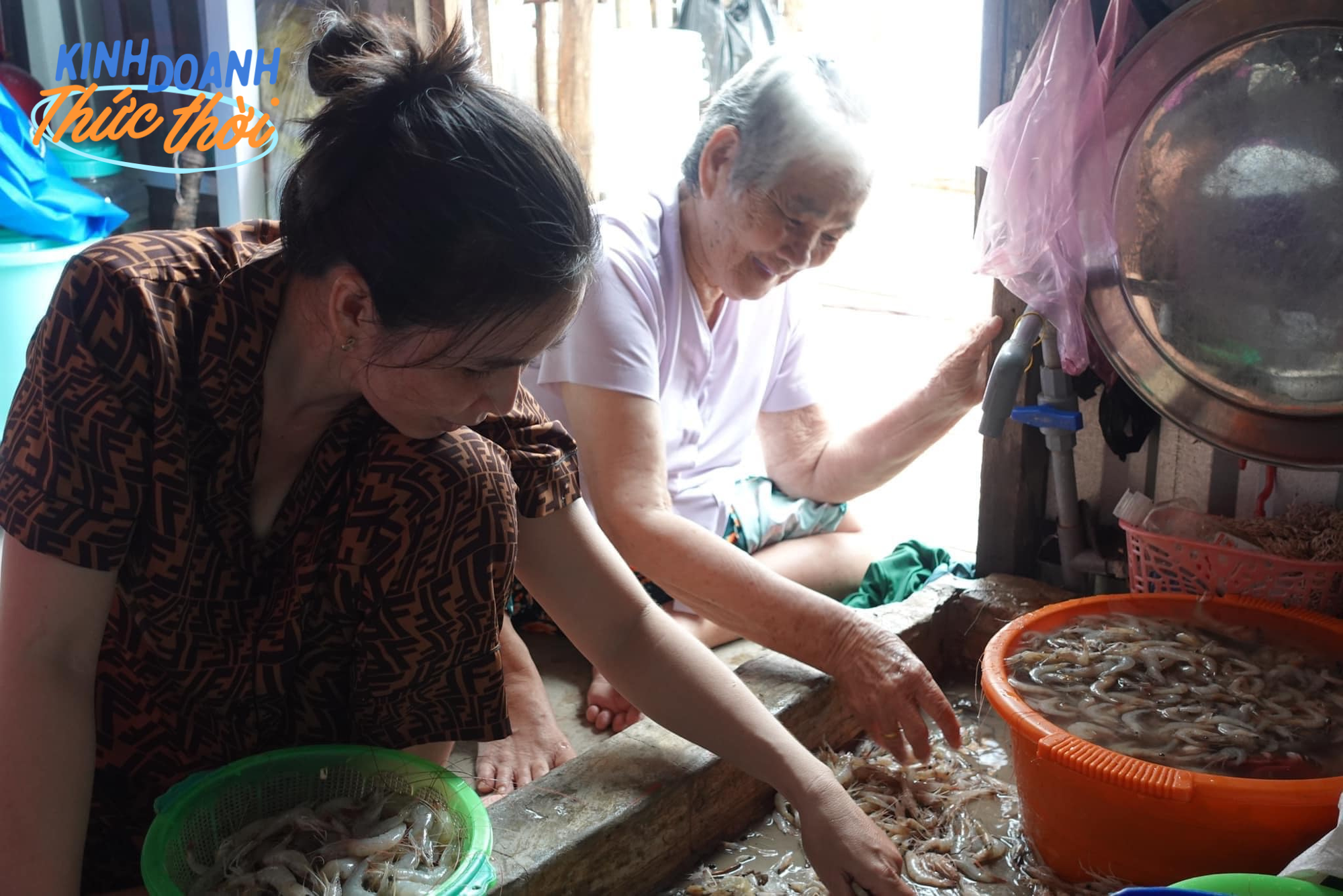 Nổi lên nhờ chia sẻ cuộc sống cùng bà nội, Tiktoker Tạ Công Bằng mở bán bánh phồng tôm đi mấy ngàn đơn một tháng - Ảnh 10.