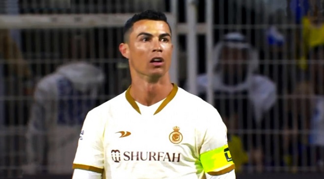 Nhiều lần bỏ lỡ thất vọng nhưng Ronaldo đá pen giúp Al-Nassr thoát trận  thua thứ hai liên tiếp