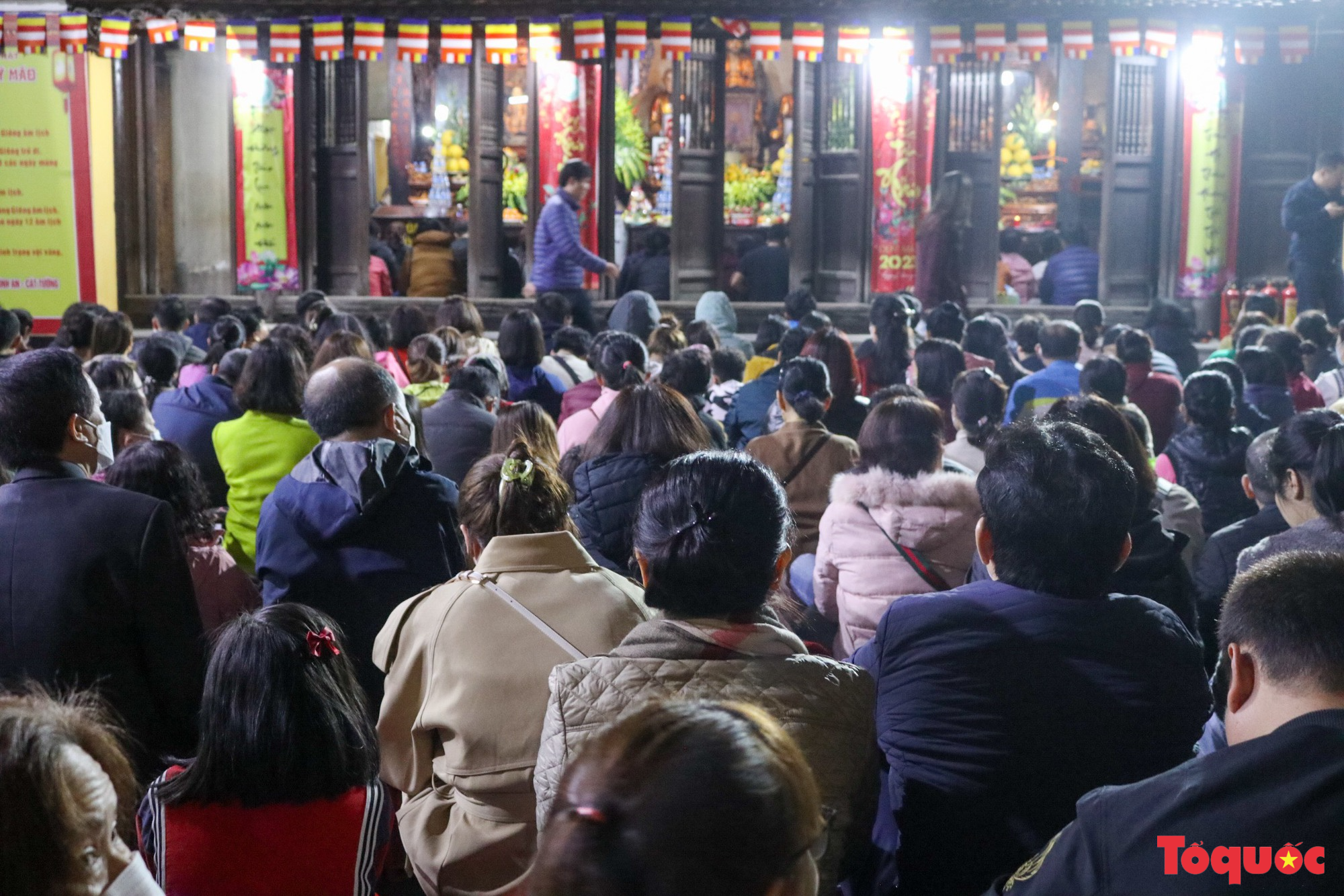 Đông đảo người dân Thủ đô đến chùa Phúc Khánh làm lễ cầu an - Ảnh 5.