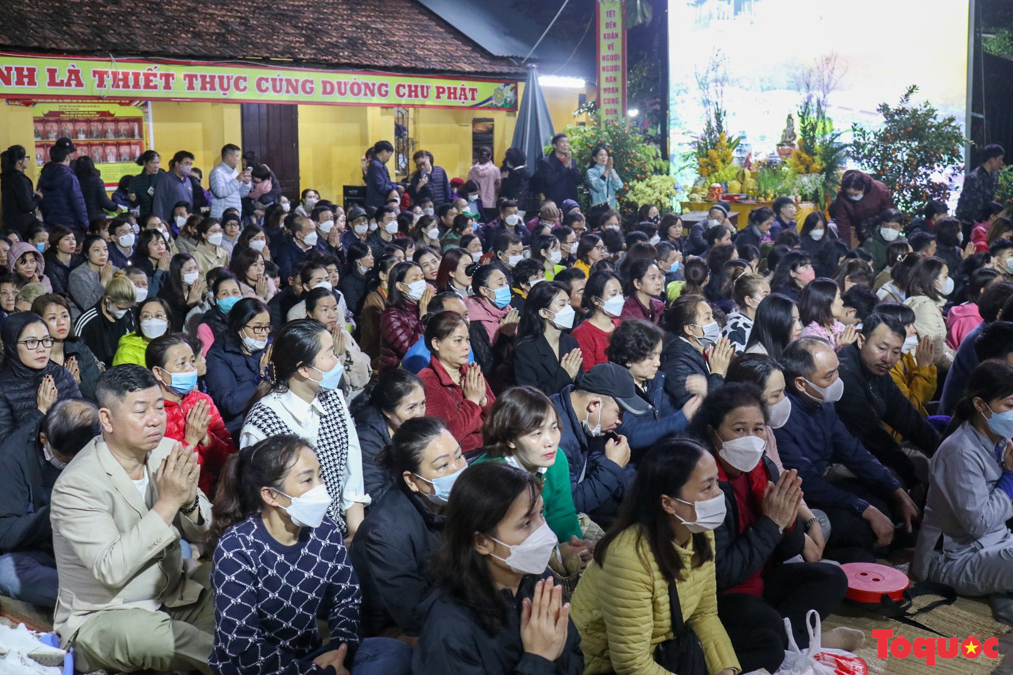 Đông đảo người dân Thủ đô đến chùa Phúc Khánh làm lễ cầu an - Ảnh 6.