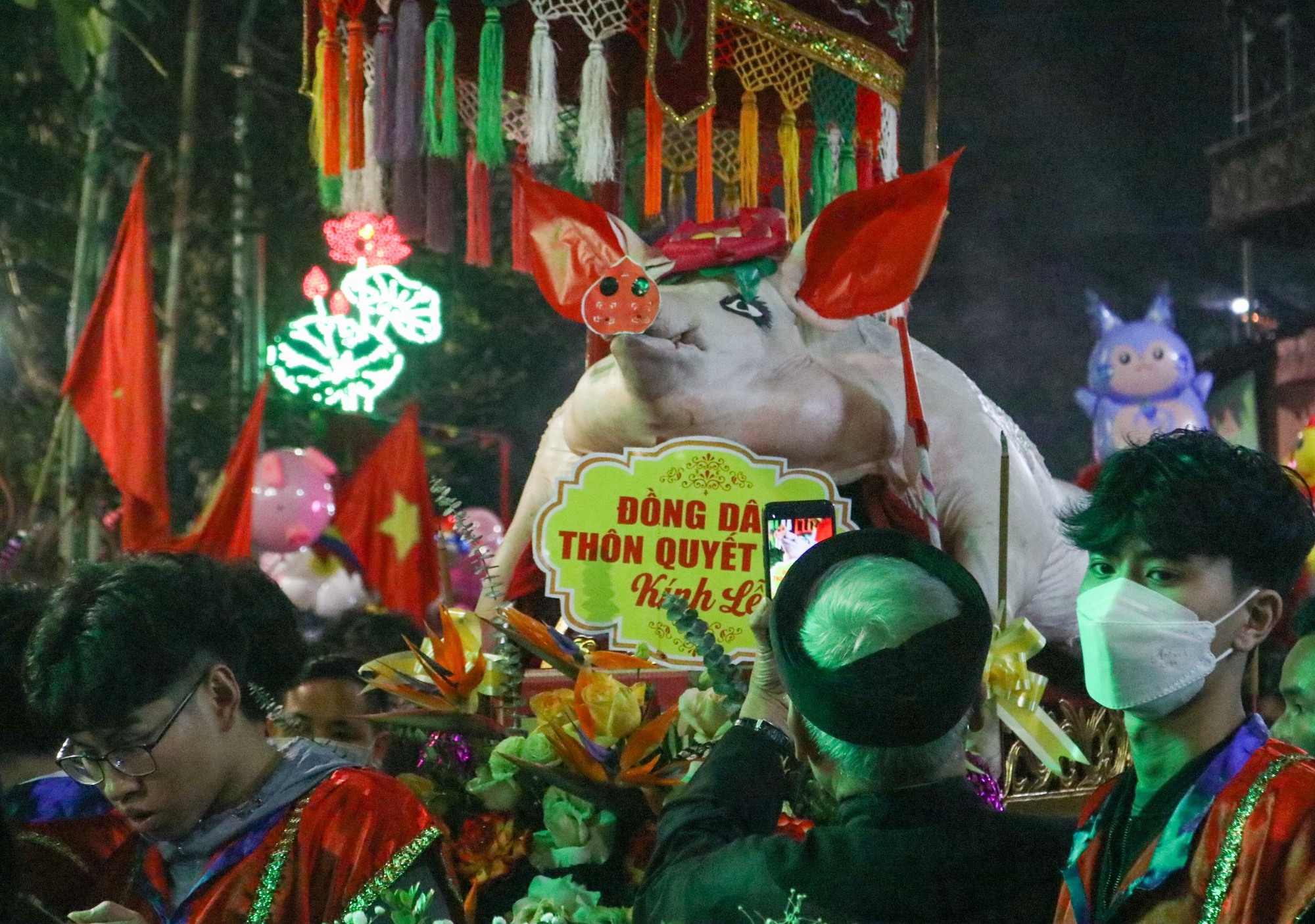 Độc đáo lễ hội rước lợn tại Hà Nội - Ảnh 8.