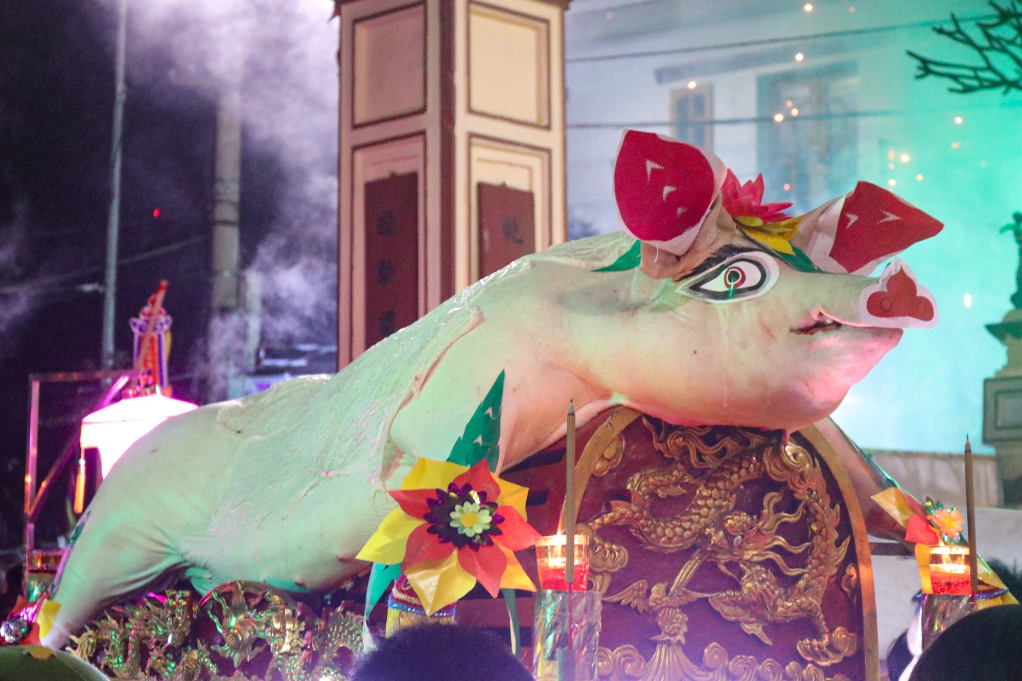 Độc đáo lễ hội rước lợn tại Hà Nội - Ảnh 1.