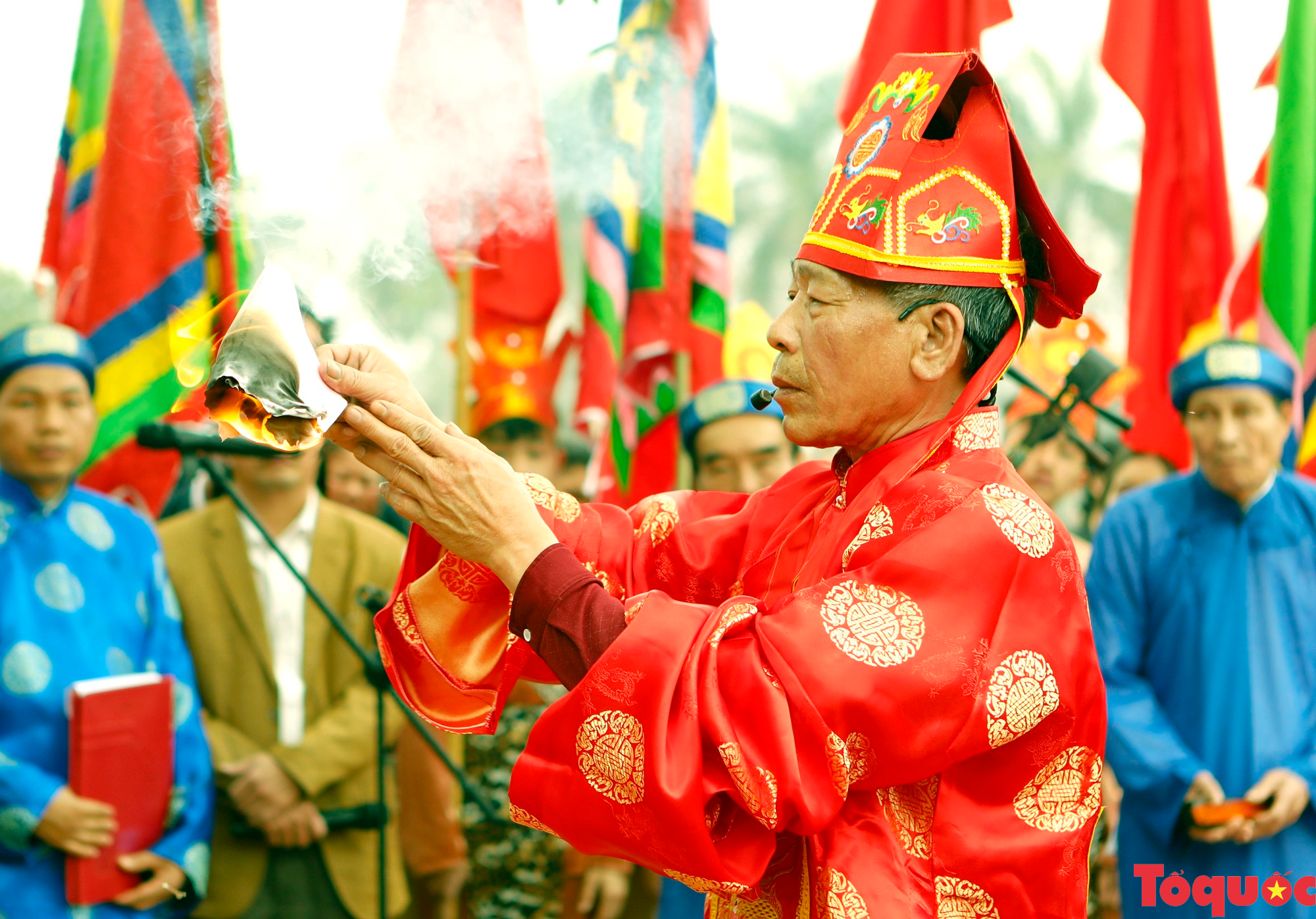 Phú Thọ độc đáo Lễ hội Vua Hùng dạy dân cấy lúa - Ảnh 2.