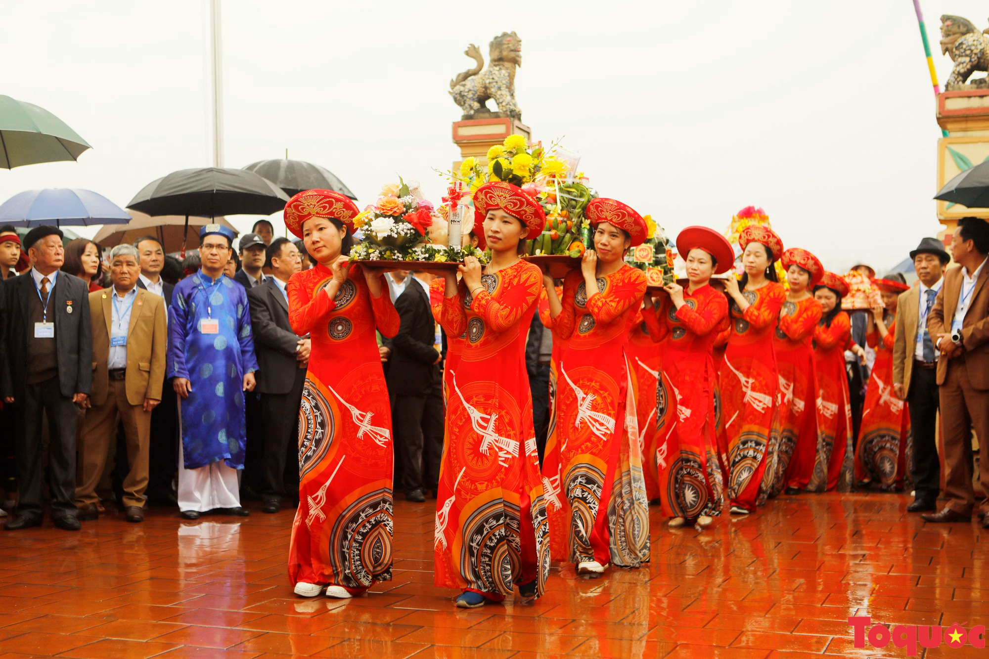 Phú Thọ độc đáo Lễ hội Vua Hùng dạy dân cấy lúa - Ảnh 11.