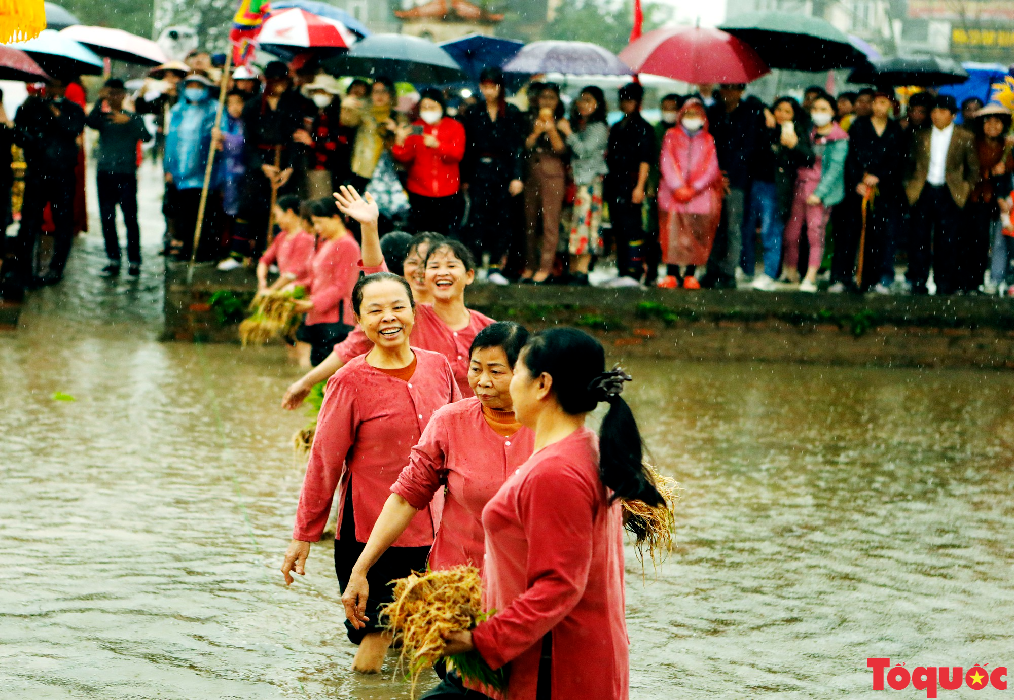 Phú Thọ độc đáo Lễ hội Vua Hùng dạy dân cấy lúa - Ảnh 19.
