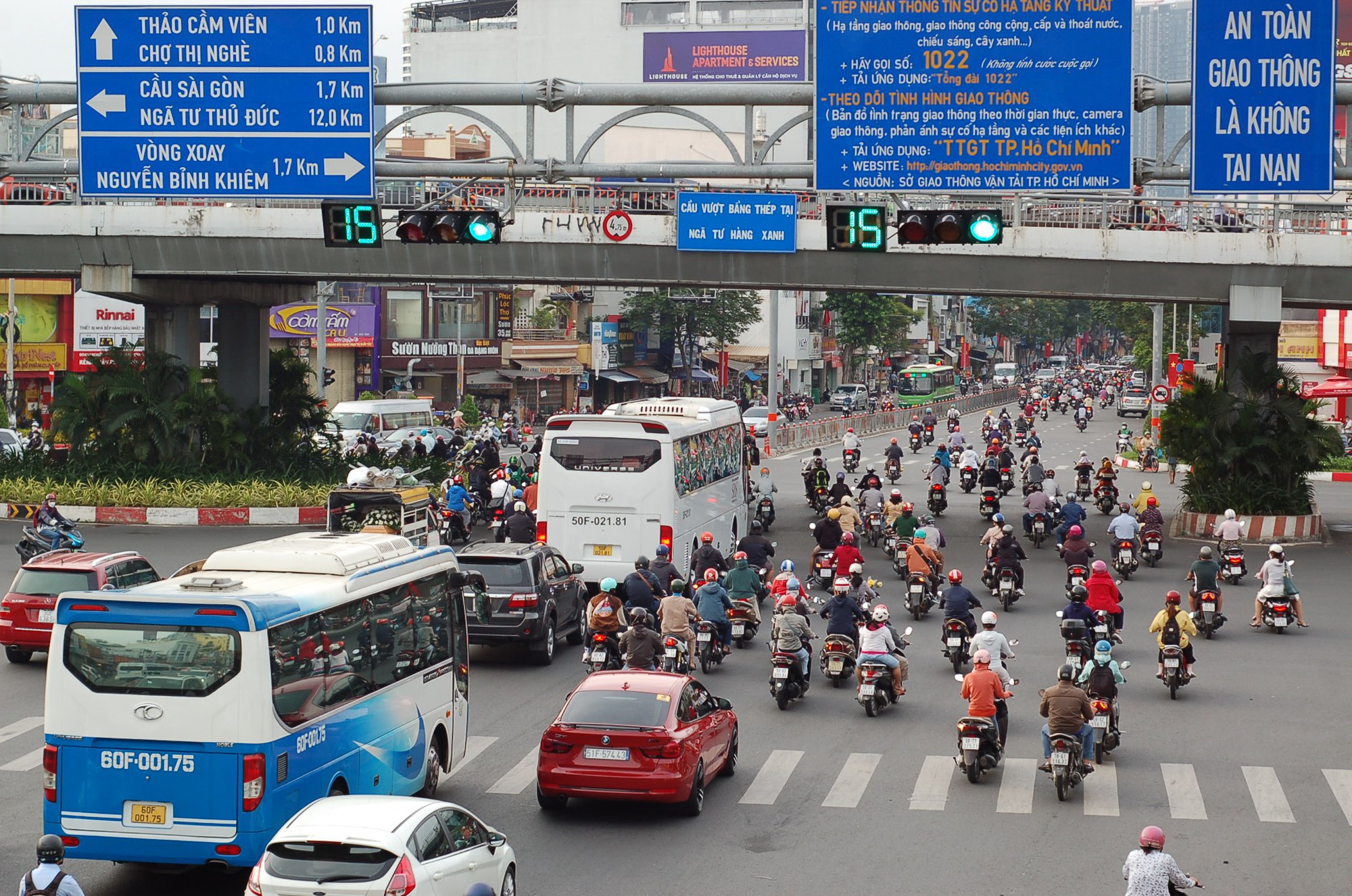 TPHCM: Nắng nóng, cảnh báo tia UV ở mức nguy cơ gây hại rất cao - Ảnh 1.