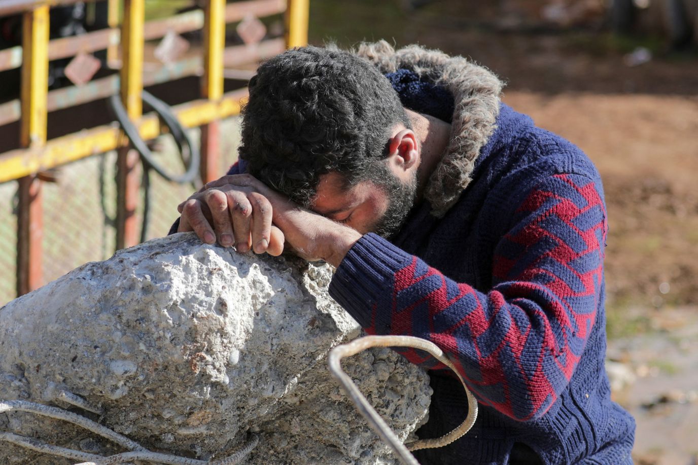 Chùm ảnh khiến cả thế giới nhói lòng: Khung cảnh đổ nát tại Thổ Nhĩ Kỳ và Syria sau trận động  - Ảnh 21.