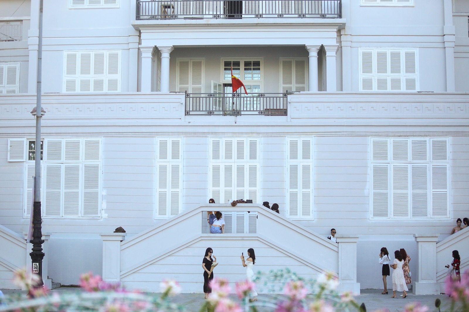 Tòa Đốc lý 120 tuổi ở Đà Nẵng chưa tu bổ xong đã thành điểm check in mới thu hút du khách - Ảnh 4.