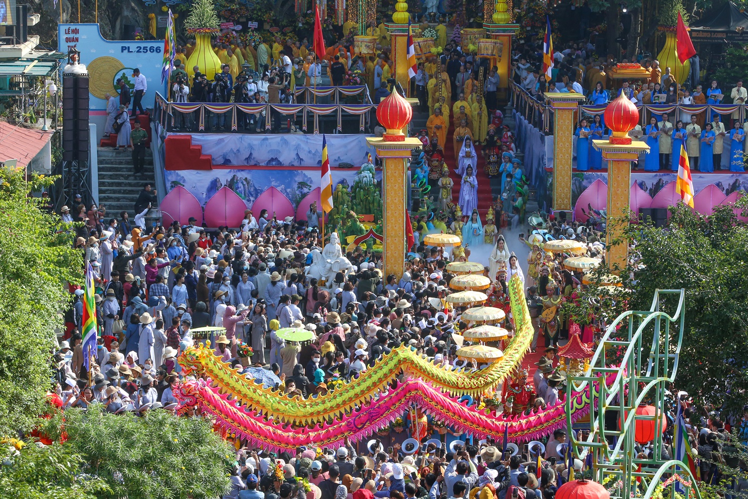 Hàng vạn người chen chân dự Lễ hội Quán Thế âm lớn nhất từ trước đến nay tại Đà Nẵng - Ảnh 2.