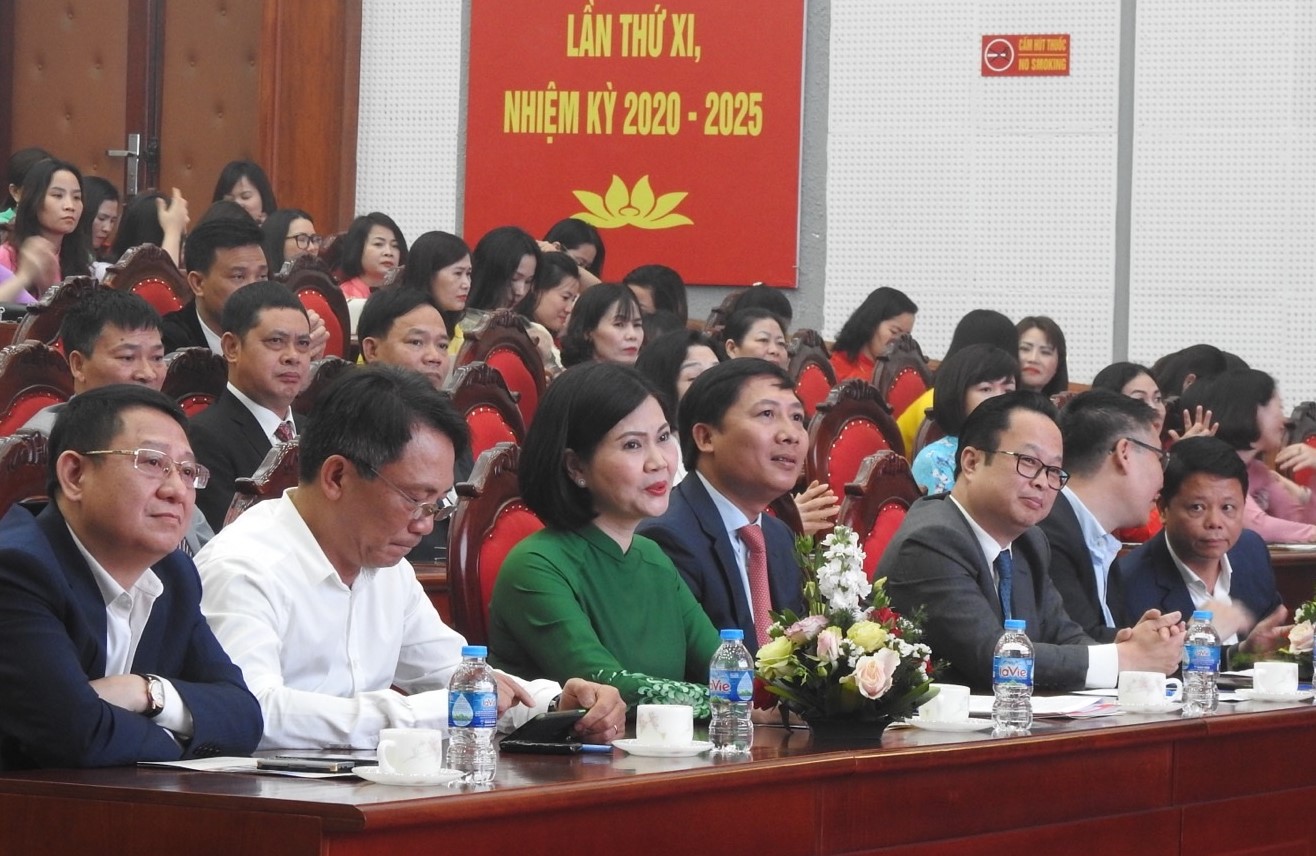 Huyện Mê Linh và quận Long Biên ký kết hỗ trợ phát triển giáo dục và đào tạo - Ảnh 1.