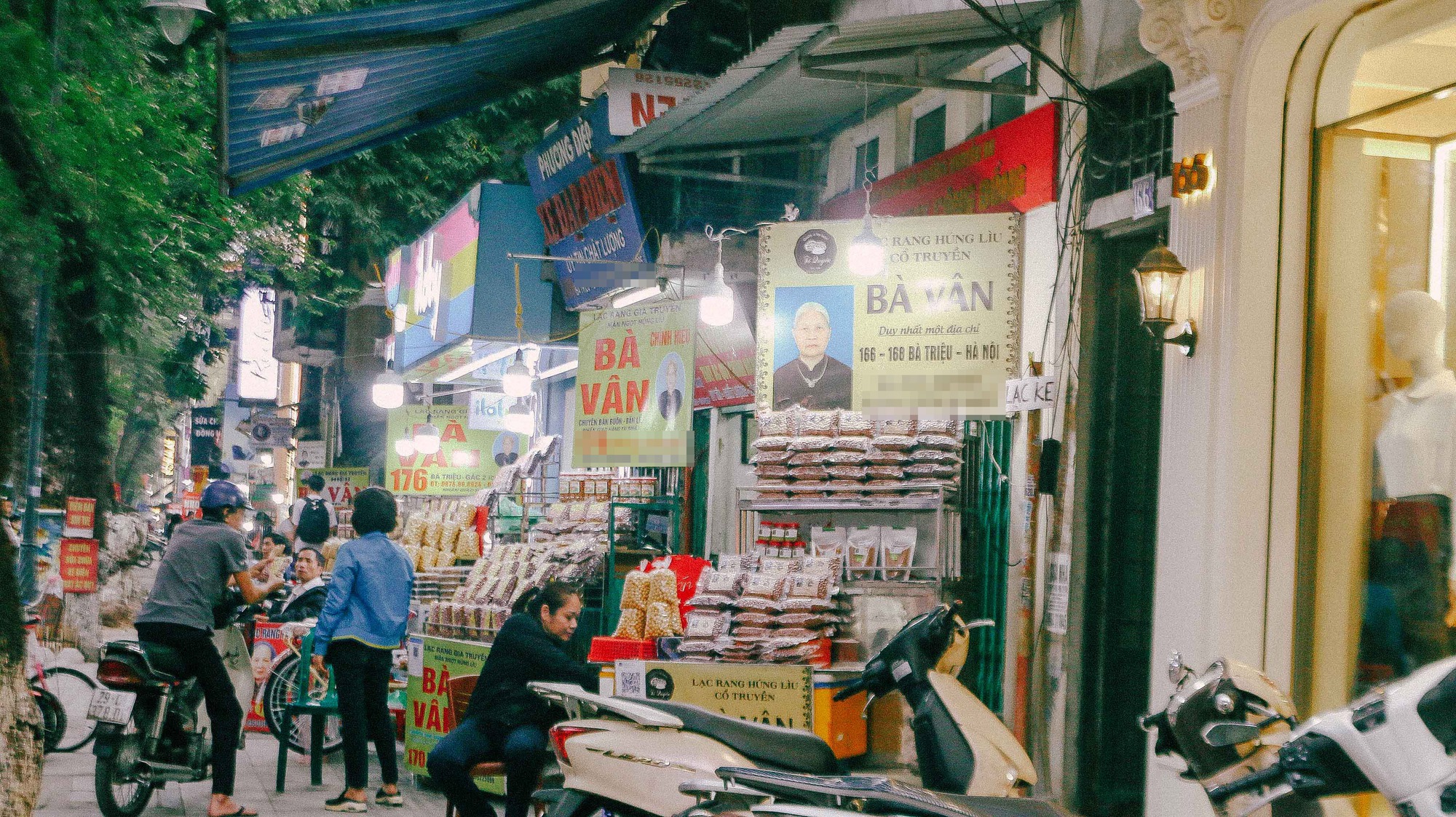 Hoang mang cực độ trước con phố "triệu bà Vân" giữa lòng thủ đô - Ảnh 1. Hoang mang cực độ trước con phố "triệu bà Vân" giữa lòng thủ đô - Ảnh 1.