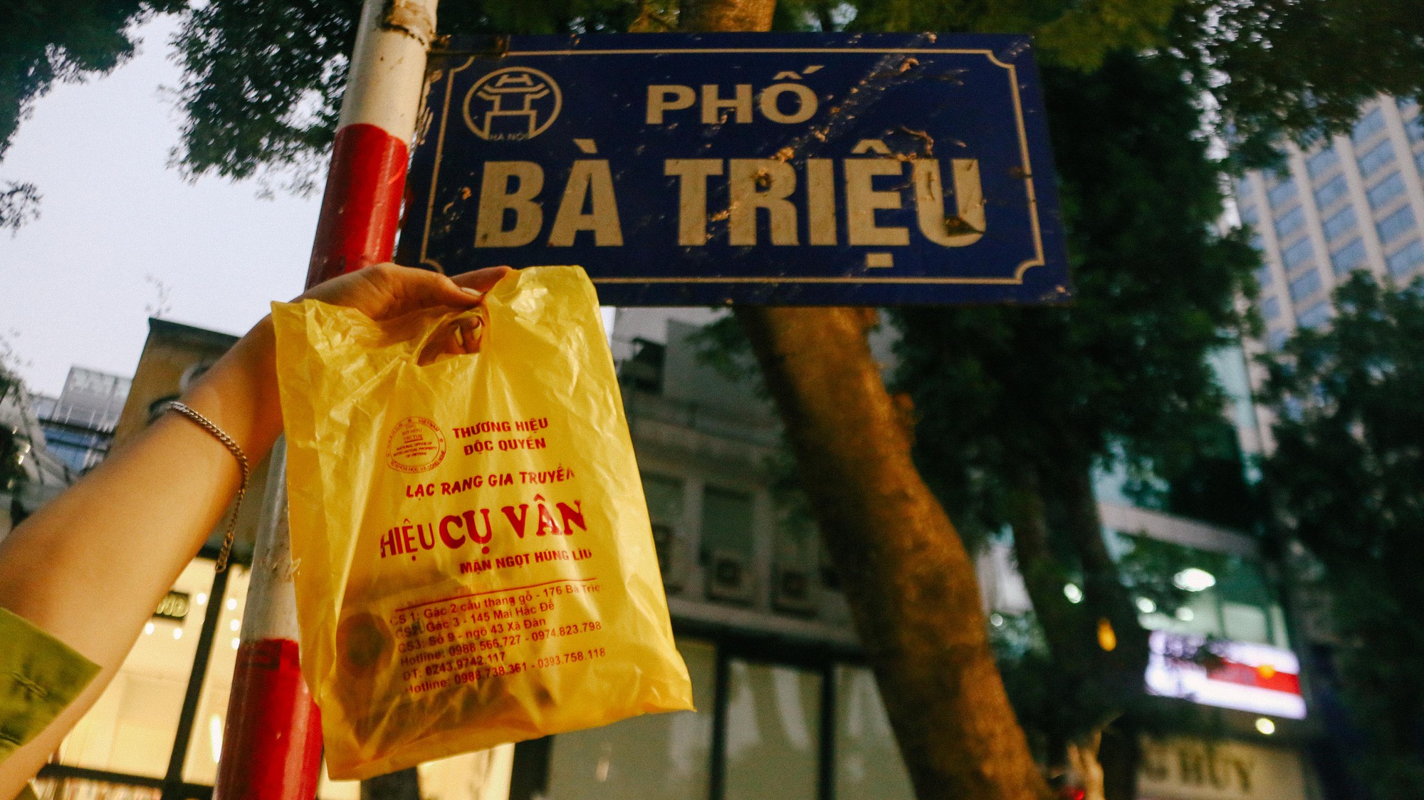 Hoang mang cực độ trước con phố "triệu bà Vân" giữa lòng thủ đô - Ảnh 3. Hoang mang cực độ trước con phố "triệu bà Vân" giữa lòng thủ đô - Ảnh 3.