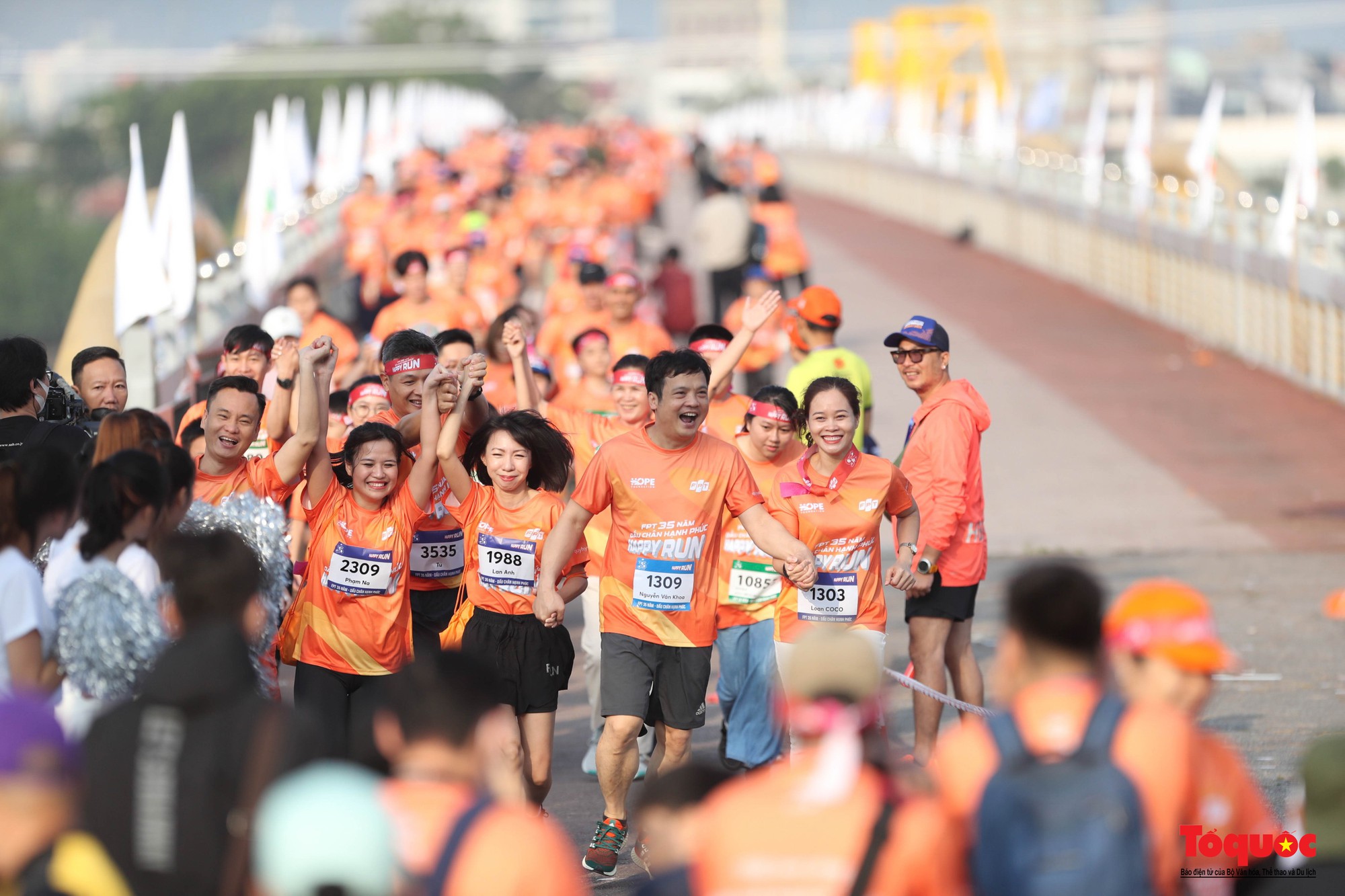 Hàng ngàn người chạy bộ gây quỹ từ thiện - Ảnh 13.
