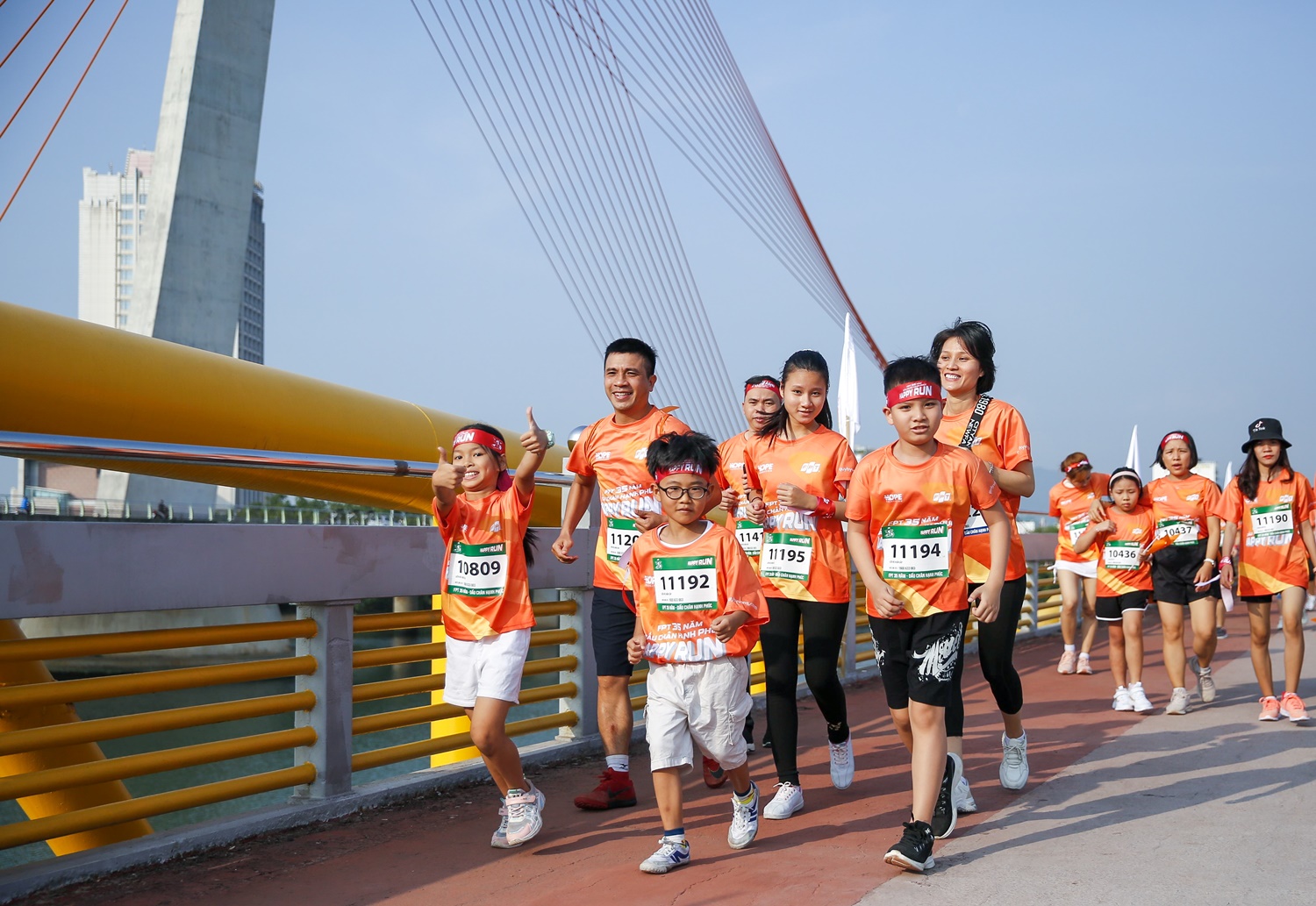 Hơn 3.500 người ở Đà Nẵng chạy gây quỹ cho học sinh khó khăn - Ảnh 1.