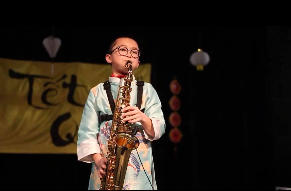 Cậu bé 12 tuổi khởi xướng dự án 2LIFE Áo dài gây tiếng vang: Quan điểm dạy con về văn hoá Việt đáng nể của người mẹ  - Ảnh 4.