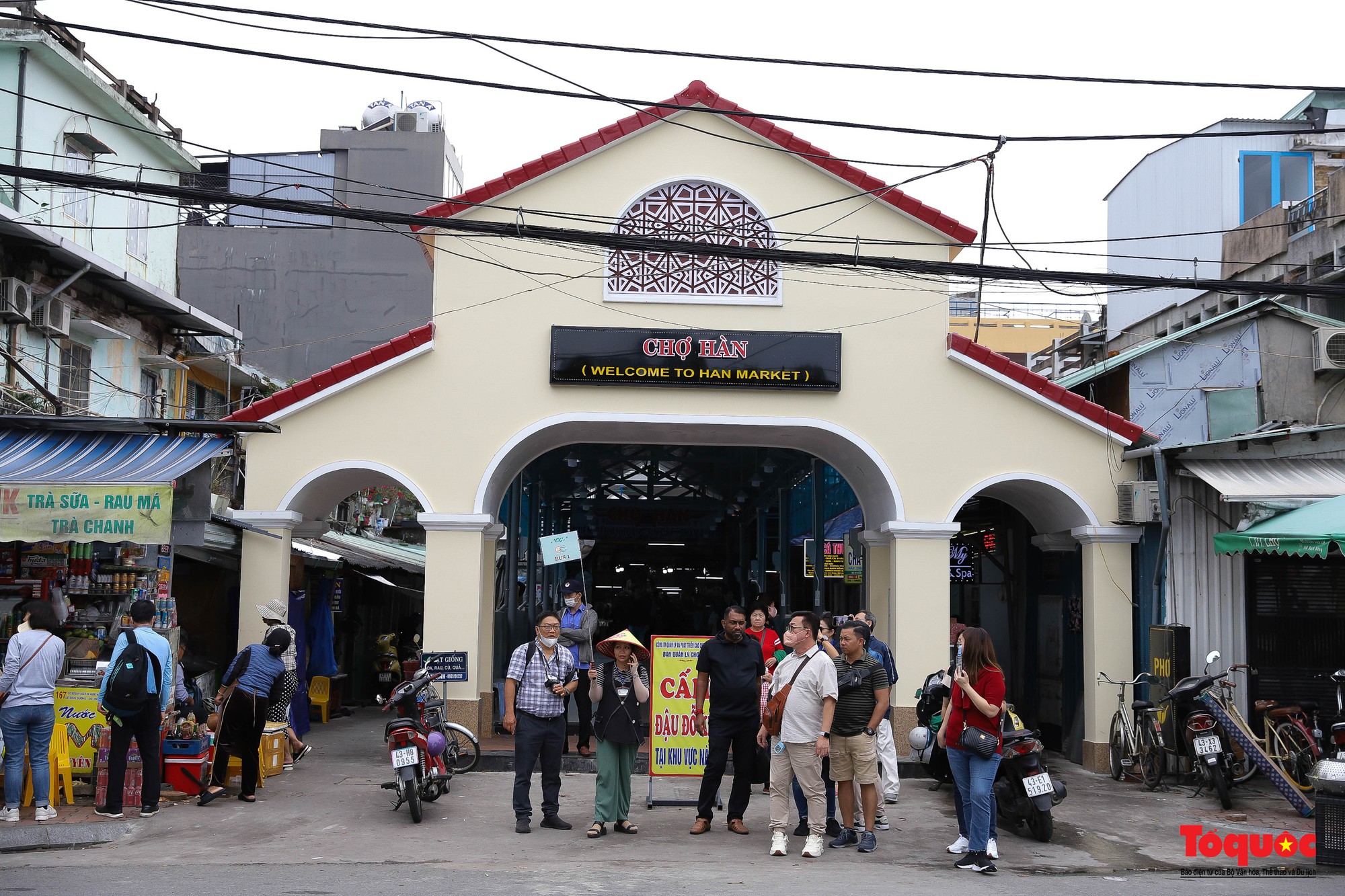 Chợ nổi tiếng hút khách du lịch ở Đà Nẵng vừa được &quot;thay áo mới&quot;  - Ảnh 3.