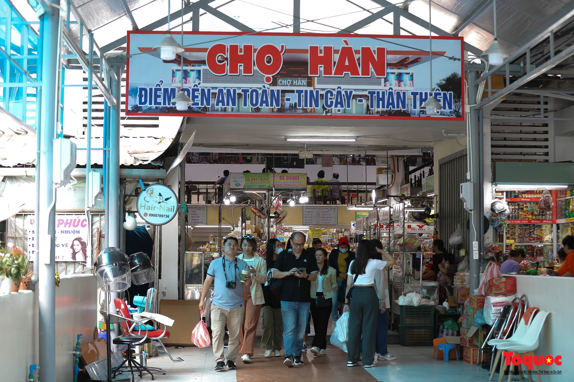 Chợ nổi tiếng hút khách du lịch ở Đà Nẵng vừa được &quot;thay áo mới&quot;  - Ảnh 6.