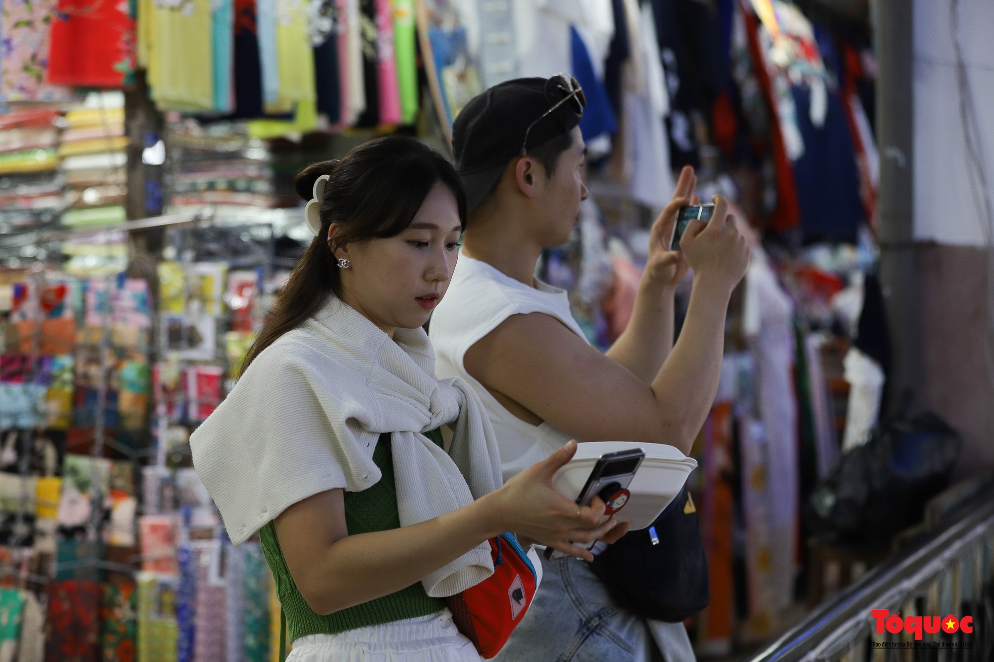 Đà Nẵng: Chợ Hàn &quot;thay áo mới&quot; hút khách du lịch  - Ảnh 9.