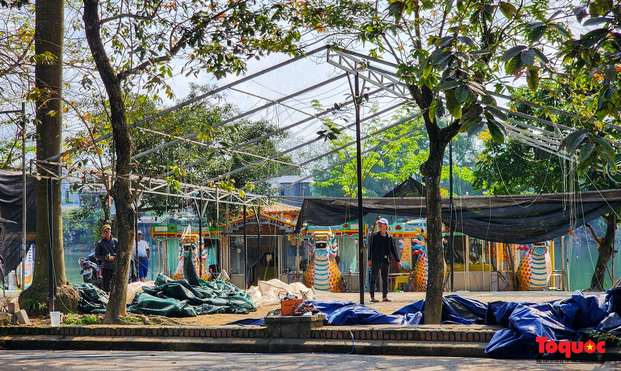 Mạnh tay xử lý hàng quán lấn chiếm trái phép, trả lại không gian cho công viên Trịnh Công Sơn - Ảnh 12.