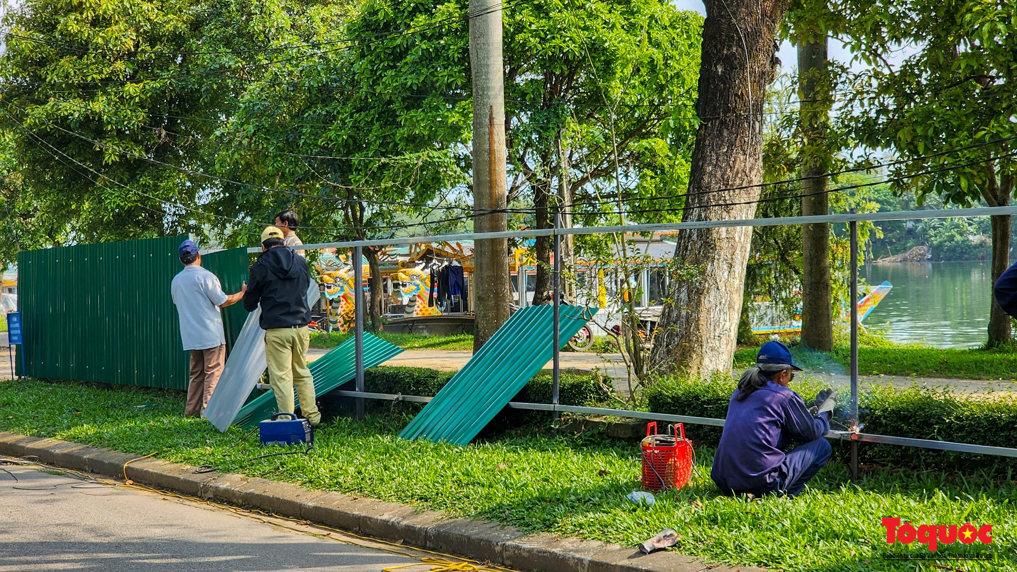 Mạnh tay xử lý hàng quán lấn chiếm trái phép, trả lại không gian cho công viên Trịnh Công Sơn - Ảnh 14.
