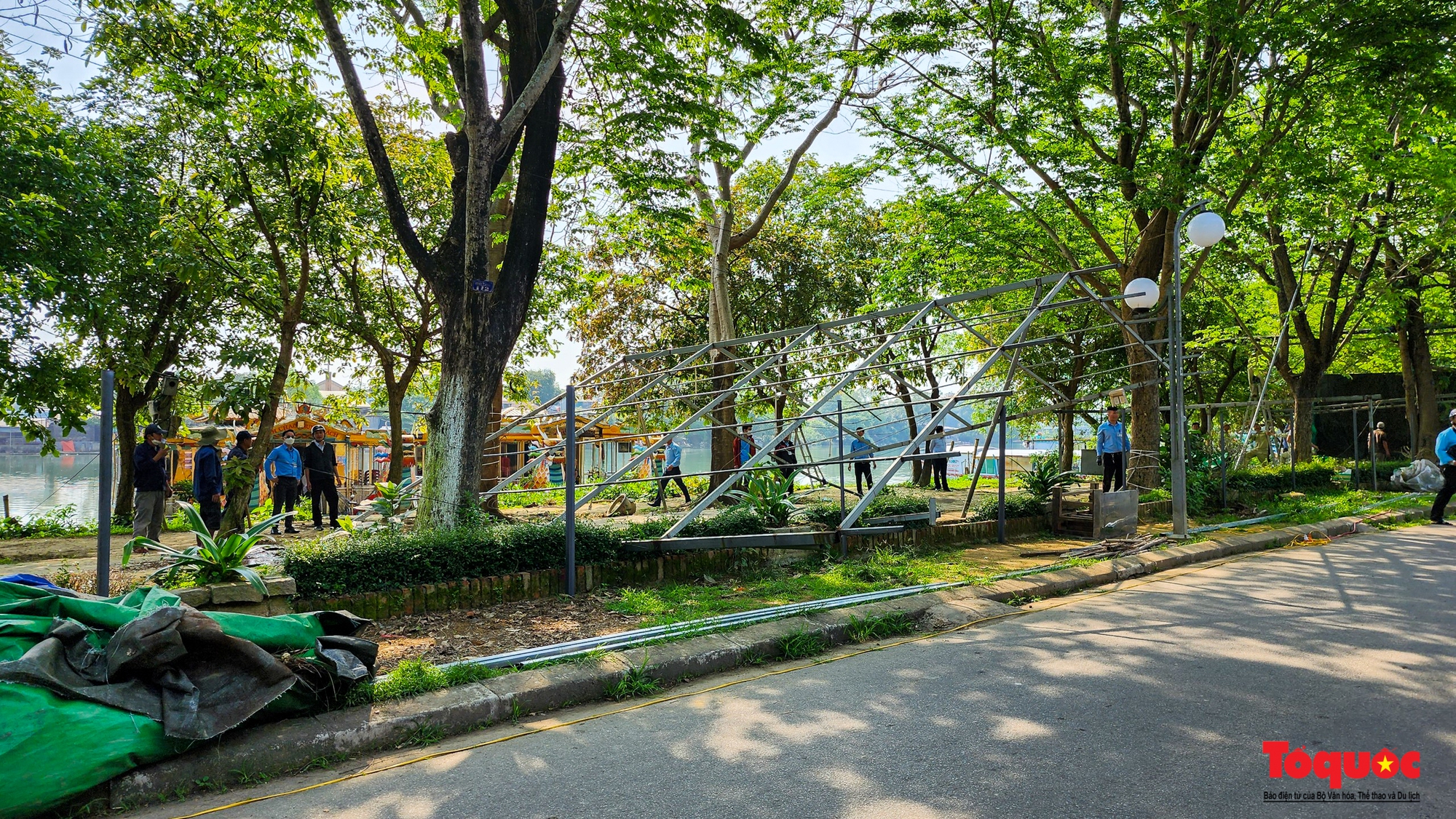 Mạnh tay xử lý hàng quán lấn chiếm trái phép, trả lại không gian cho công viên Trịnh Công Sơn - Ảnh 6.