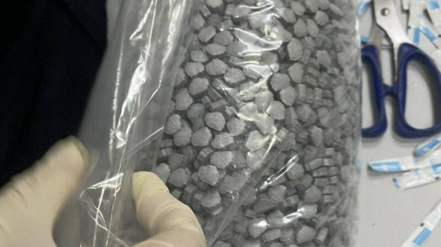 Hải quan phát hiện ma túy trong hành lý của 4 tiếp viên Vietnam Airlines như thế nào? - Ảnh 1.