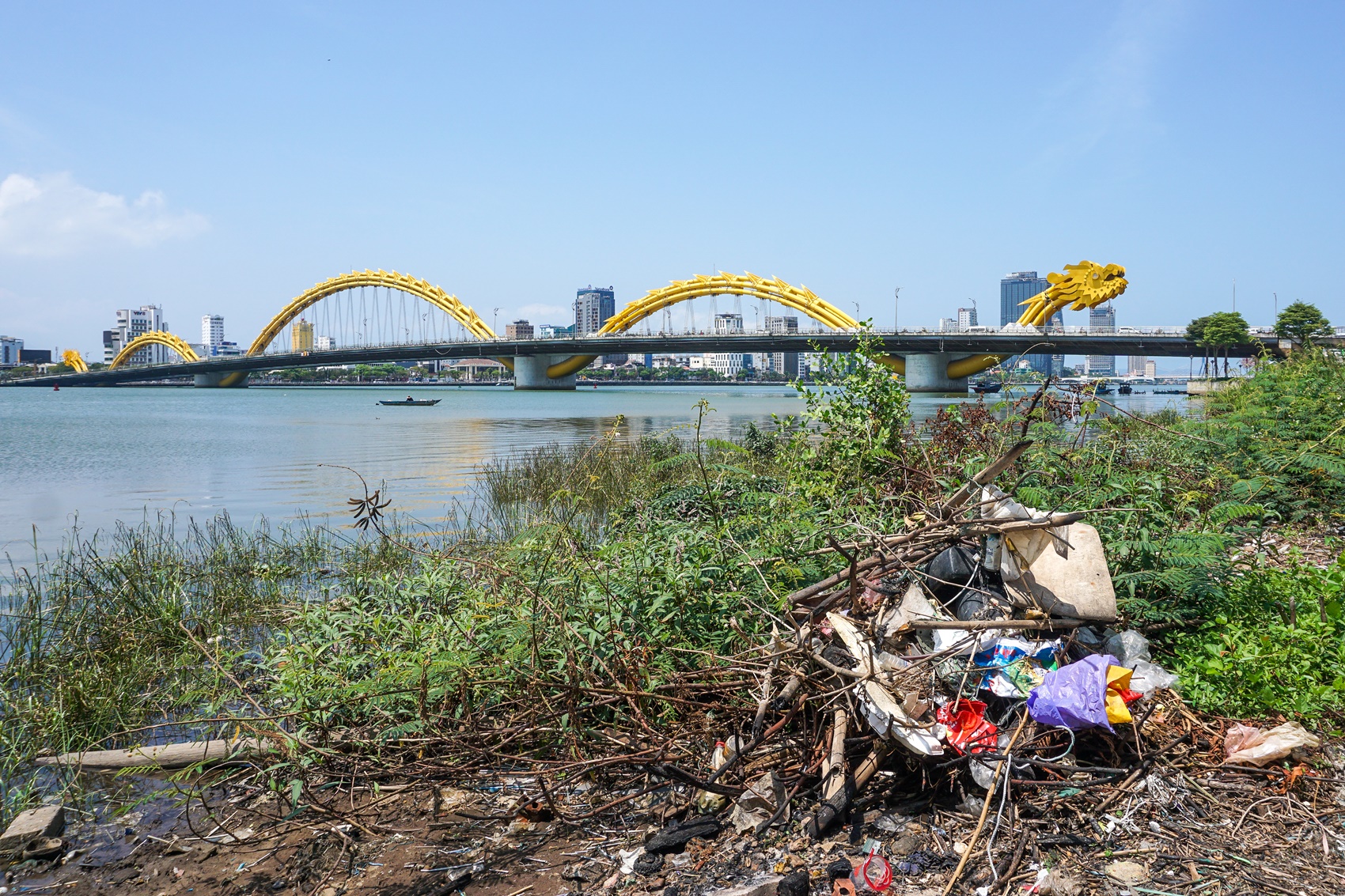 Bờ sông Hàn Đà Nẵng nhếch nhác, ngập ngụa rác thải - Ảnh 13.