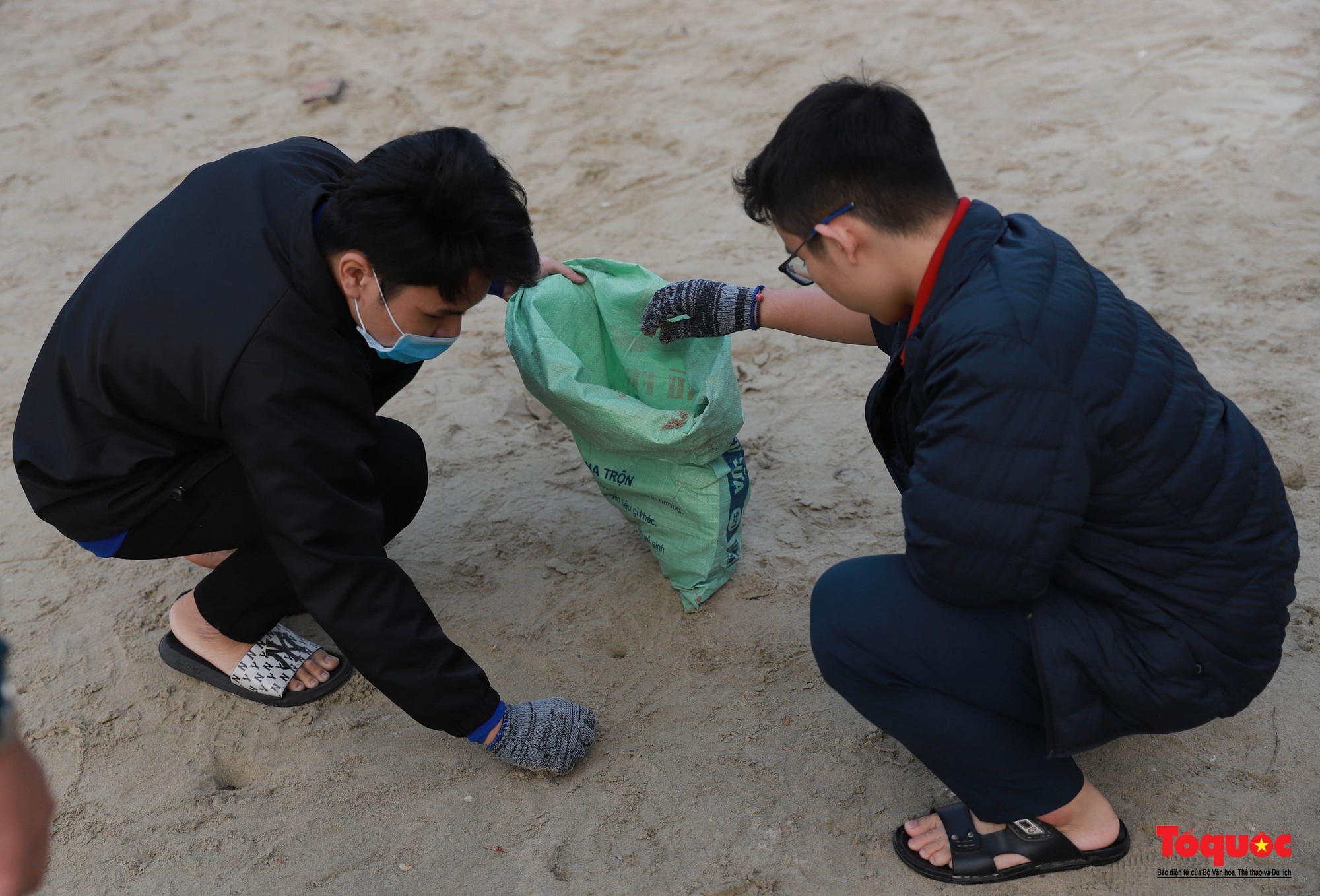 Gần 1.000 người nhặt rác làm đẹp bán đảo Sơn Trà và các bãi biển du lịch Đà Nẵng - Ảnh 16.