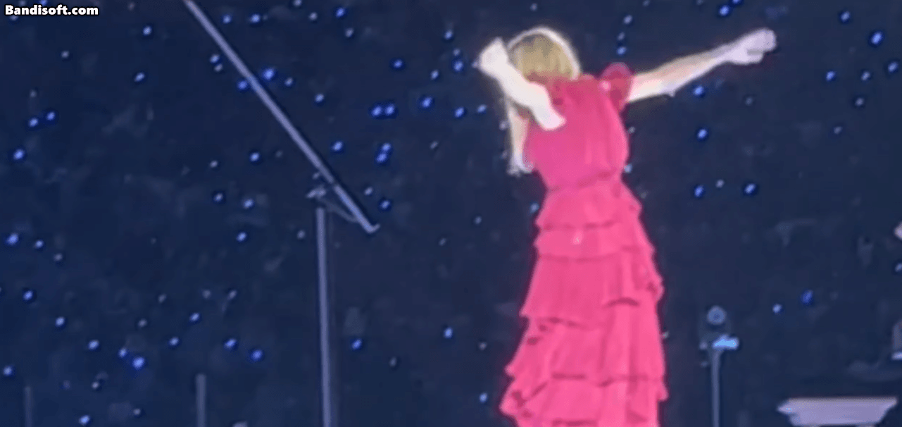 Vén bí mật màn trình diễn bí ẩn nhất của The Eras Tour: Taylor Swift nhảy từ trên cao xuống thẳng dưới “mặt nước” đầy ảo diệu! - Ảnh 2.