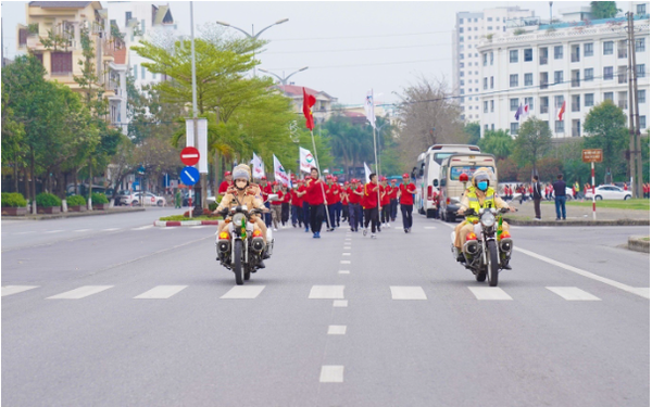 Sôi động giải chạy Nagakawa khỏe để lập nghiệp và giữ nước  - Ảnh 1.