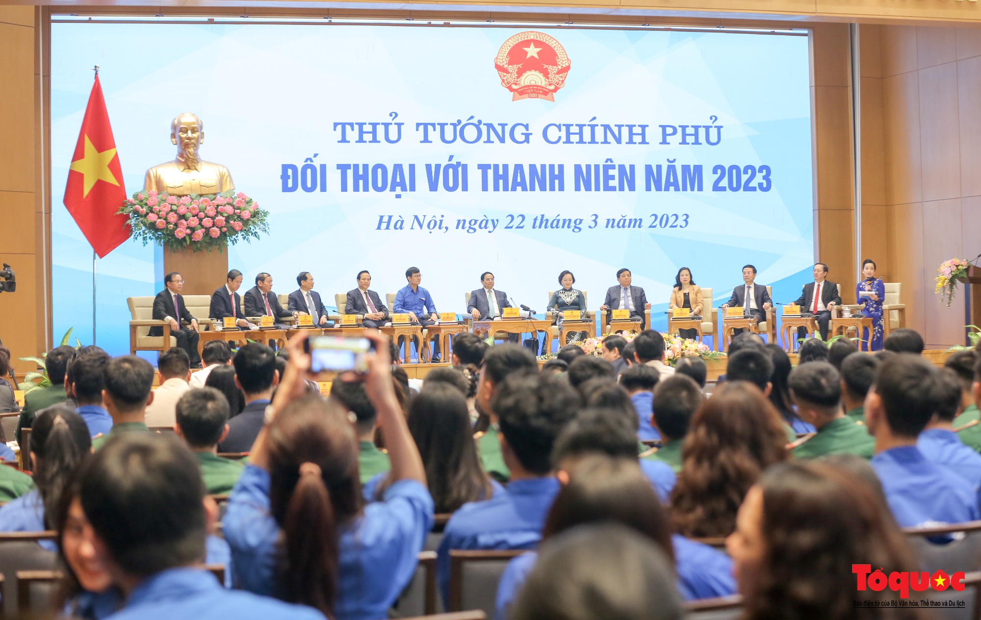 Chùm ảnh: Thủ tướng Chính phủ Phạm Minh Chính đối thoại với thanh niên Việt Nam - Ảnh 1.