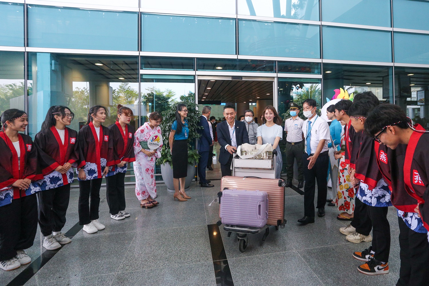 Nhật Bản mở lại đường bay thường kỳ đầu tiên đưa du khách đến Đà Nẵng - Ảnh 1.