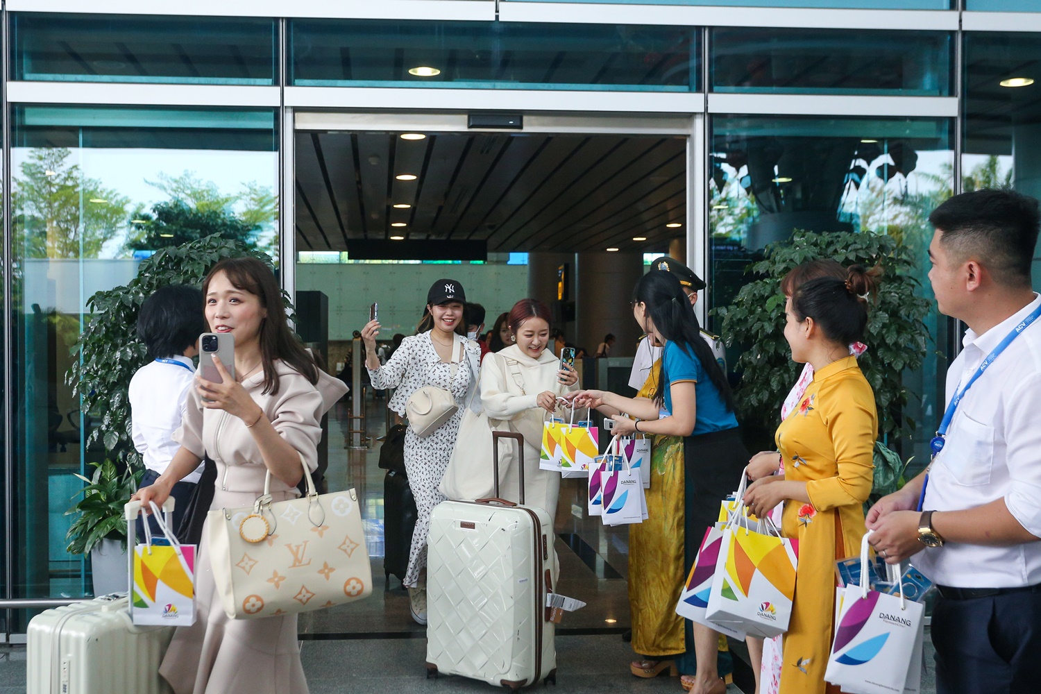 Nhật Bản mở lại đường bay thường kỳ đầu tiên đưa du khách đến Đà Nẵng - Ảnh 3.