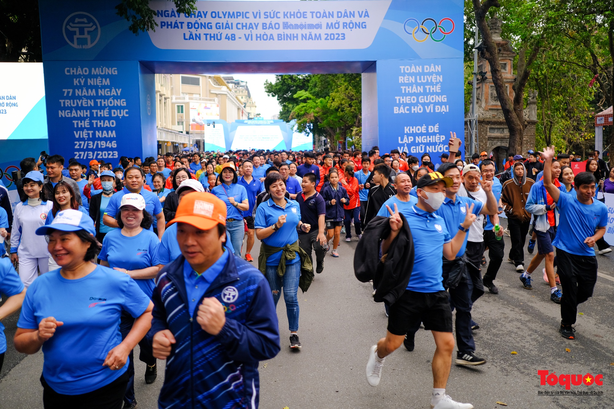 Hàng ngàn người tham gia ngày chạy Olympic toàn dân và Lễ phát động Giải chạy Báo Hànộimới mở rộng lần thứ 48 - Ảnh 4.