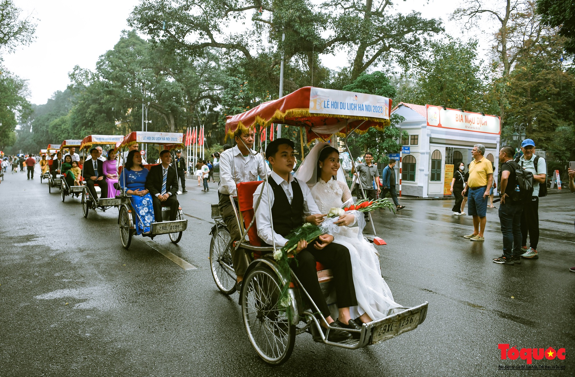 Du khách nước ngoài thích thú với đám cưới của người Hà Nội xưa - Ảnh 20.