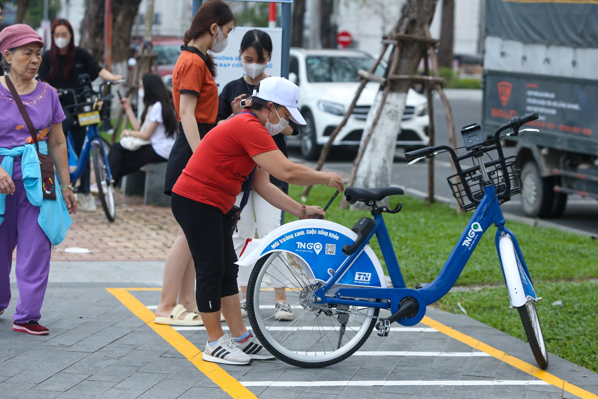 Du khách và giới trẻ thích thú với xe đạp công cộng giá chỉ 5k lần đầu xuất hiện ở Đà Nẵng - Ảnh 13.