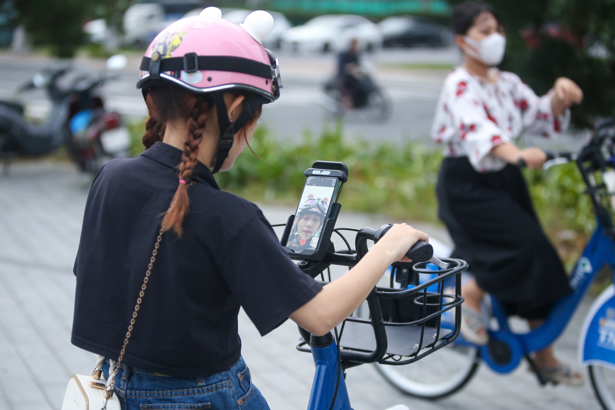 Du khách và giới trẻ thích thú với xe đạp công cộng giá chỉ 5k lần đầu xuất hiện ở Đà Nẵng - Ảnh 9.