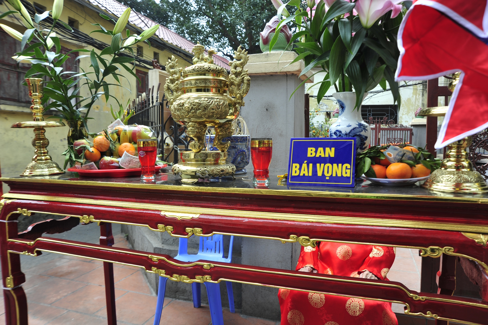 Công tác chuẩn bị lễ hội được diễn ra từ cuối tháng chạp, các làng chuẩn bị những đồ lễ phục vụ cho Tết Nguyên đán và hội sắp tới.